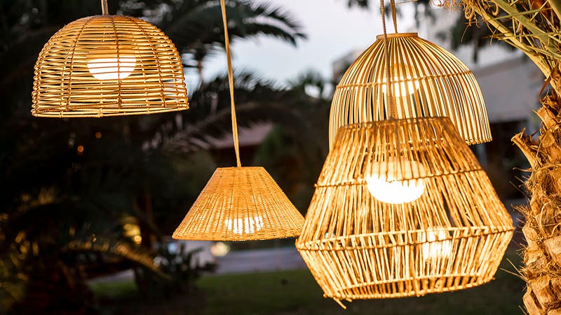 11 lámparas de exterior sin cables para iluminar ambientes en el jardín y  en la terraza: de Kave, Lidl,  y Leroy Merlin