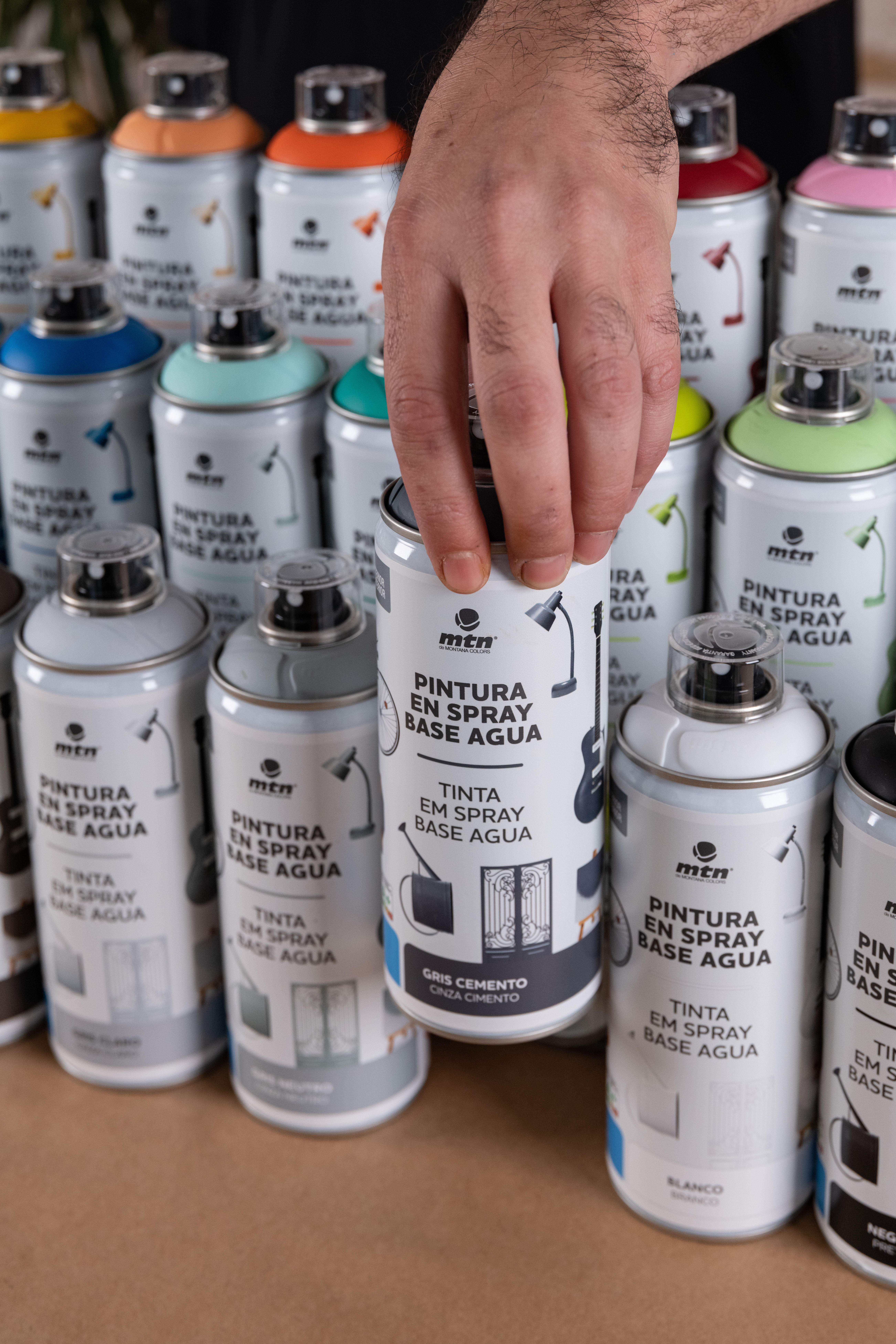 Spray decorativo 400ml WB MONTANA gris cemento - 8