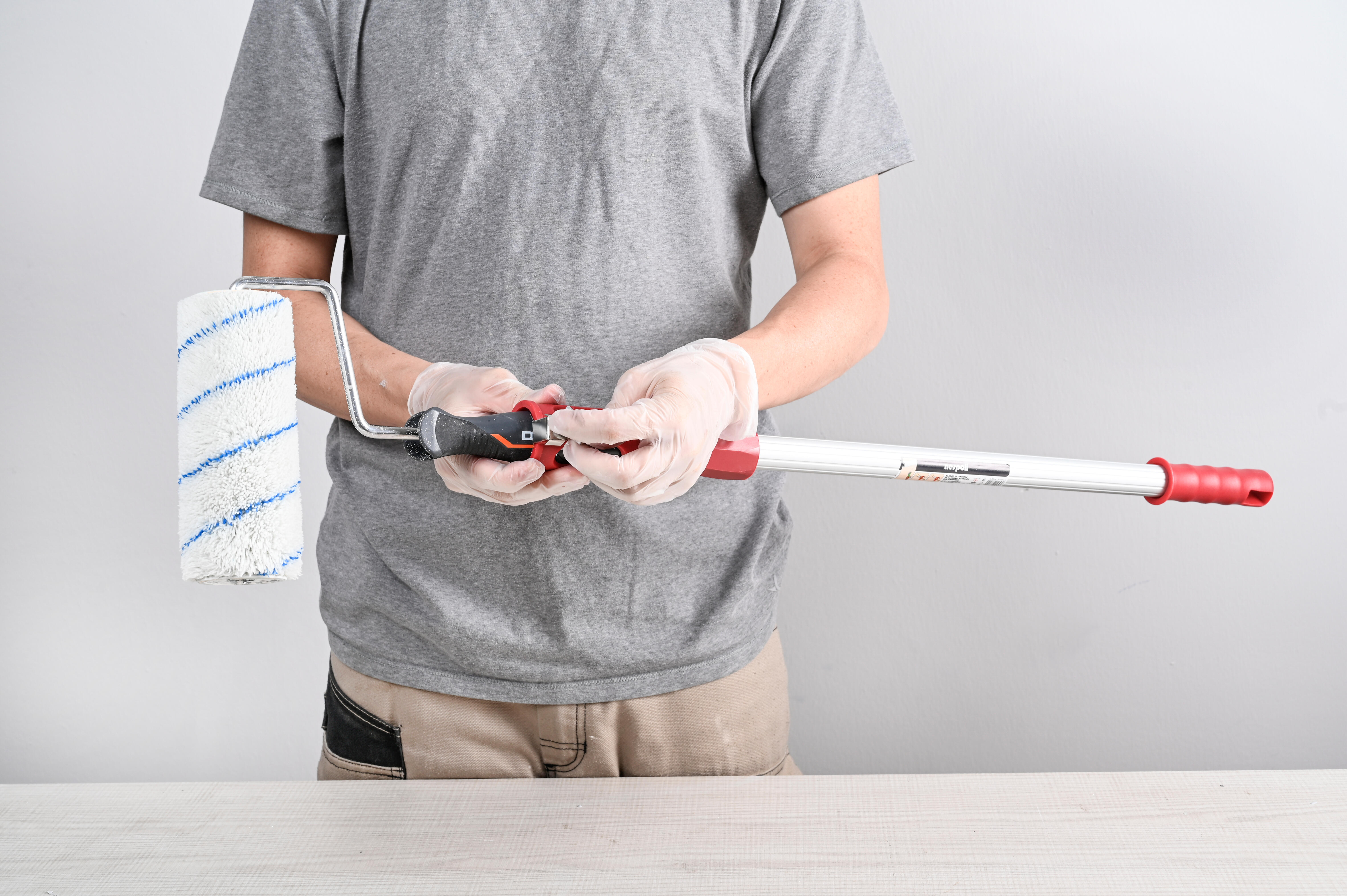Alargador para pintar de aluminio NESPOLI desde 68.5 hasta 100 cm de longitud. Articulado. Empuñadura ergonómica. Tipo de sujeción mediante apriete. - 4