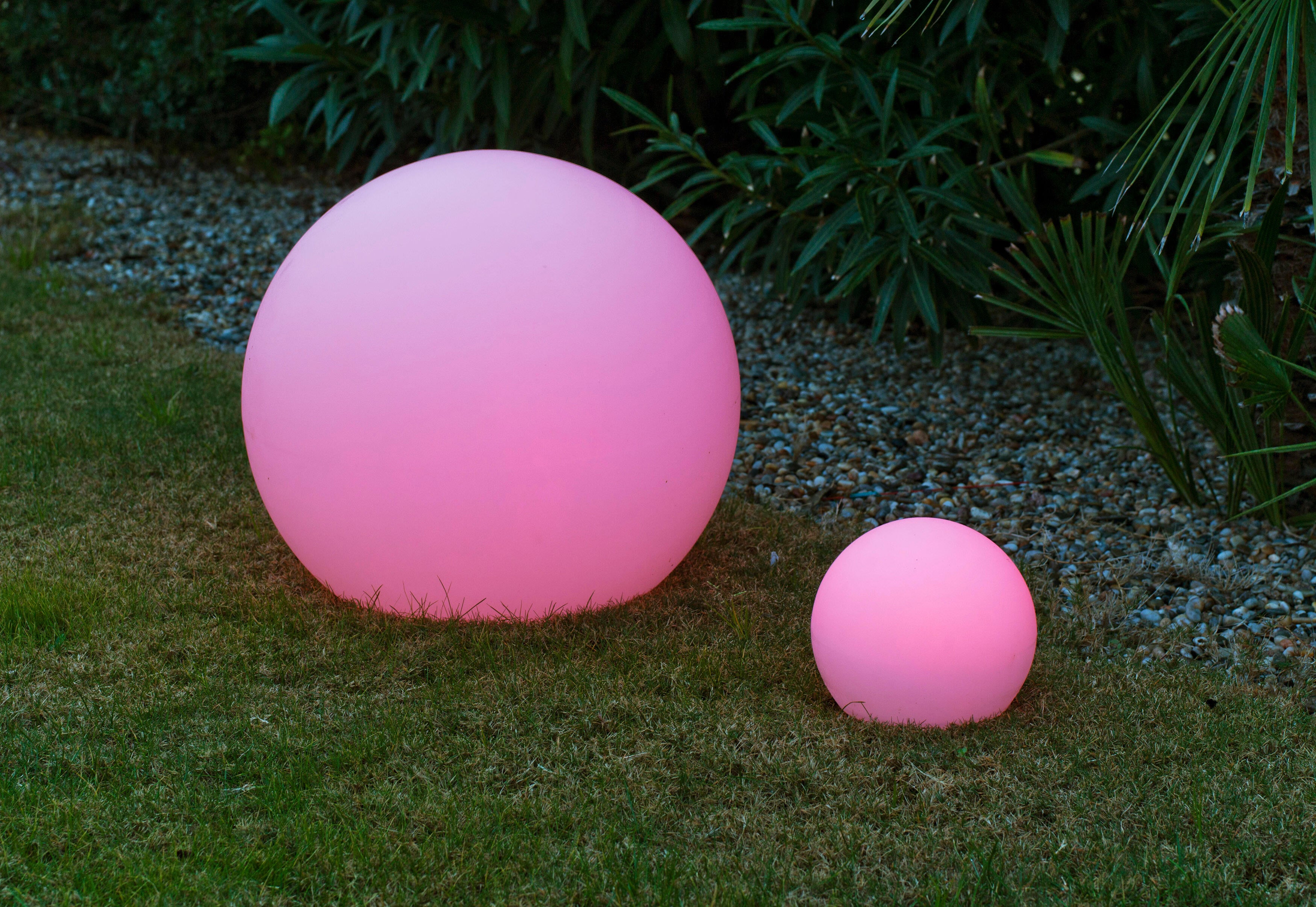 Lámpara de mesa solar sin cables de plástico exterior blanca con sensor crepuscular luz LED regulable NEWGARDEN BULY IP65 y 24hrs autonomía - 6