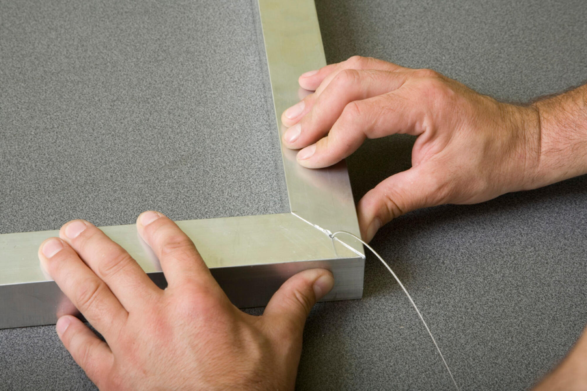 Adhesivo de montaje PATTEX NMC 600 Montafix 300 ml beige para madera, hormigón, aplicación con pistola, resiste a las heladas. Para fijar un material a una superficie. - 2