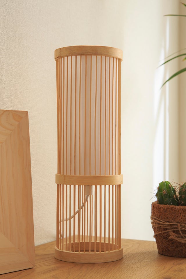 Lámpara de mesa compatible con casquillo E27 Nori BRILLIANT con estructura beige pantalla beige de bambú alimentación a red