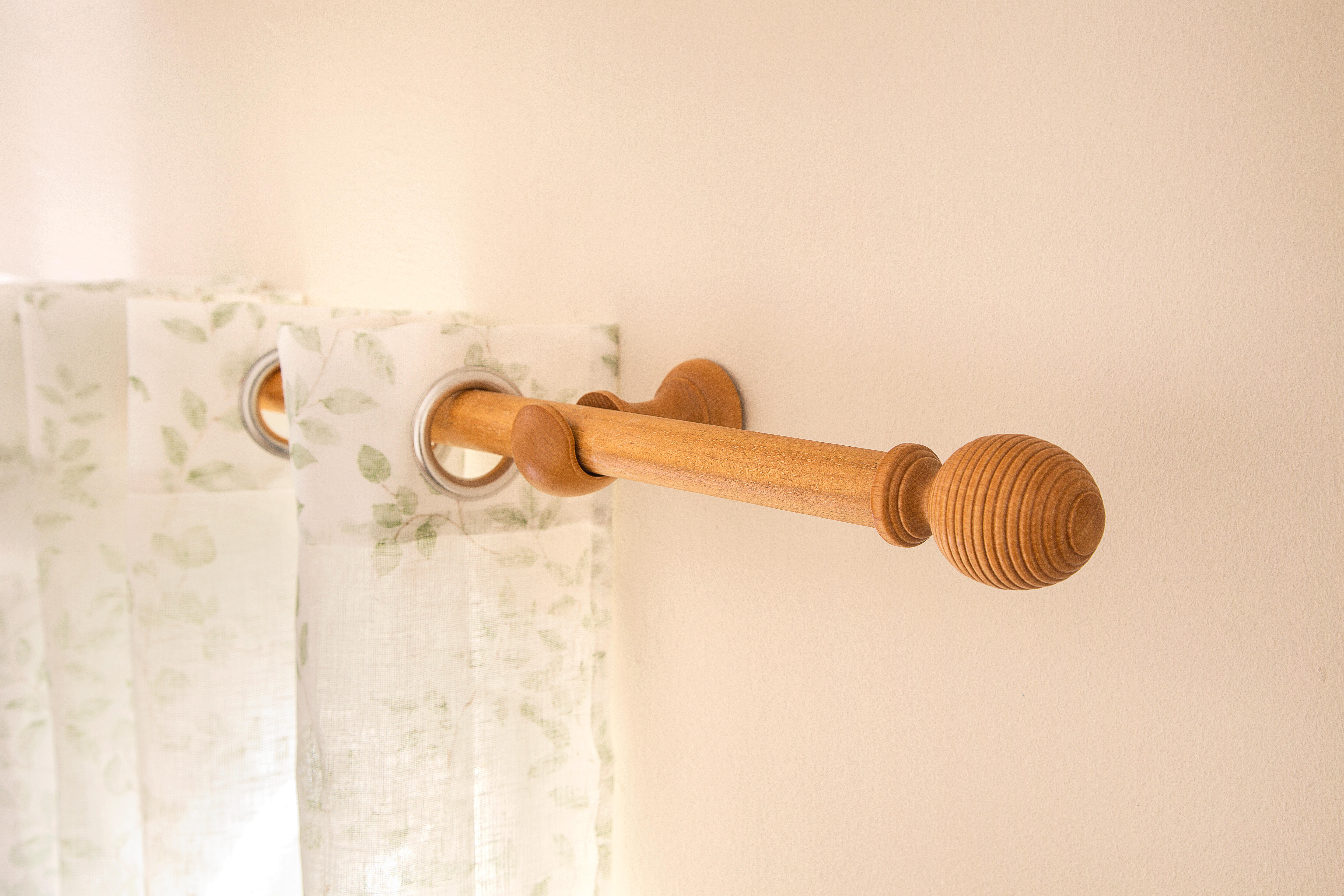 1 Soporte a techo para barra diámetro 28 mm Essential madera Hetre fijo 8 cm - 6