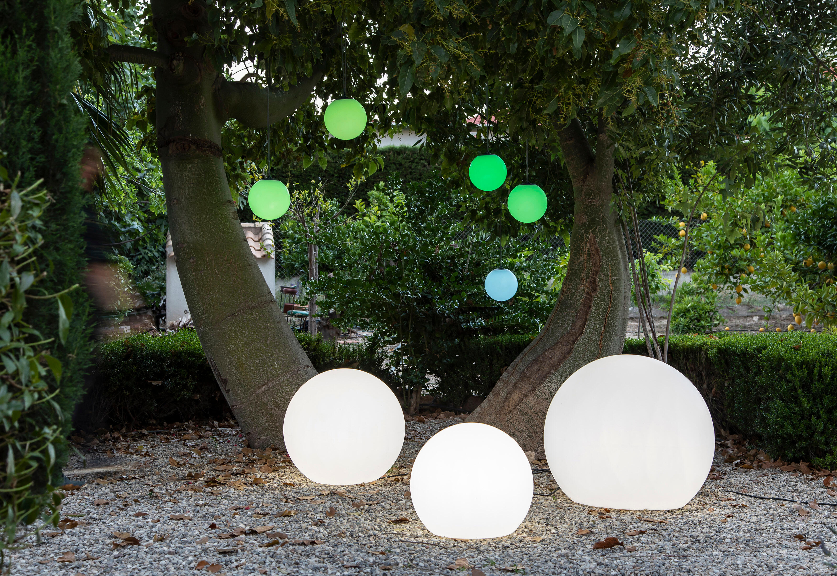 Lámpara de mesa solar sin cables de plástico exterior blanca con sensor crepuscular luz LED regulable NEWGARDEN BULY IP65 y 24hrs autonomía - 5