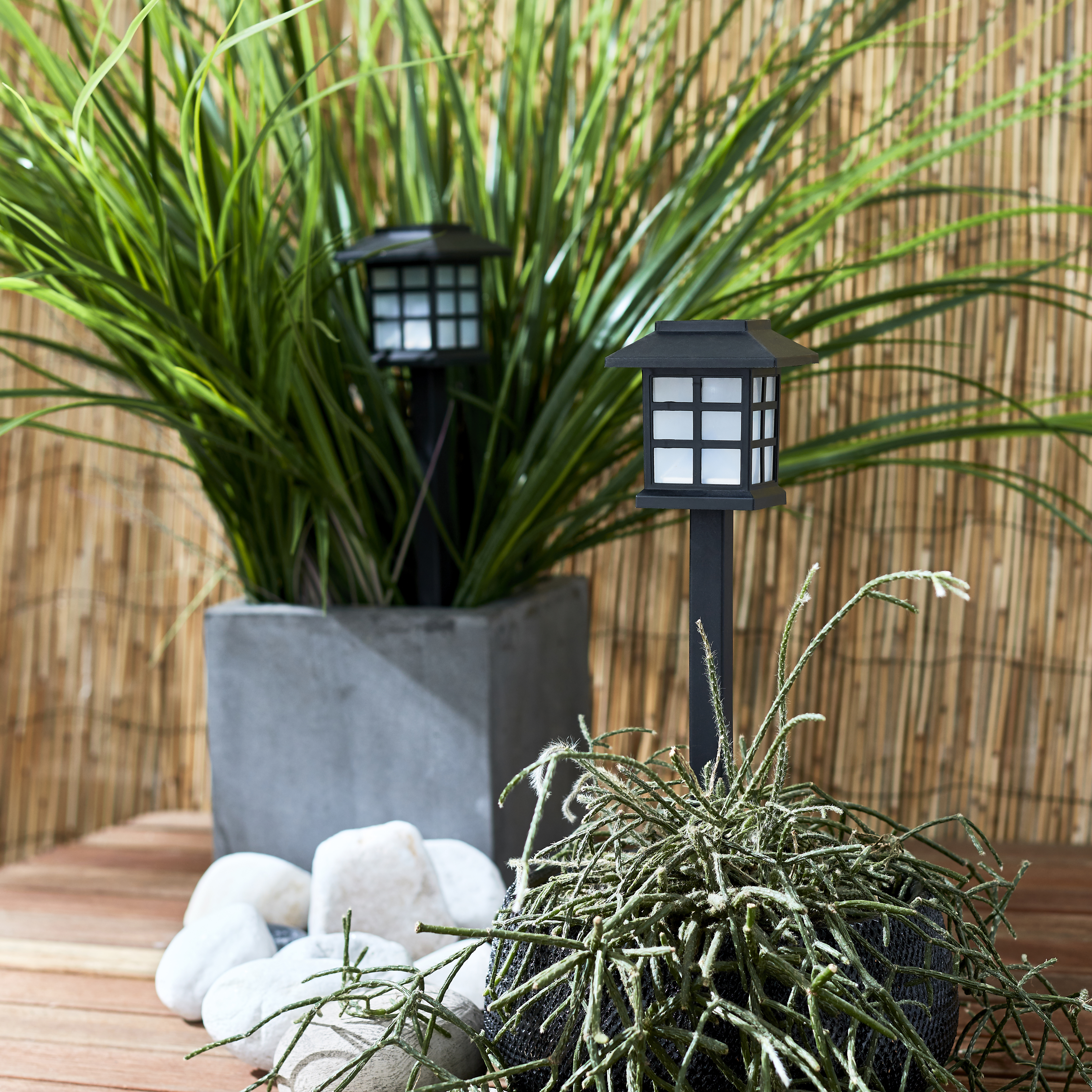 Baliza jardín solar exterior LED negra INSPIRE London IP44 - 2