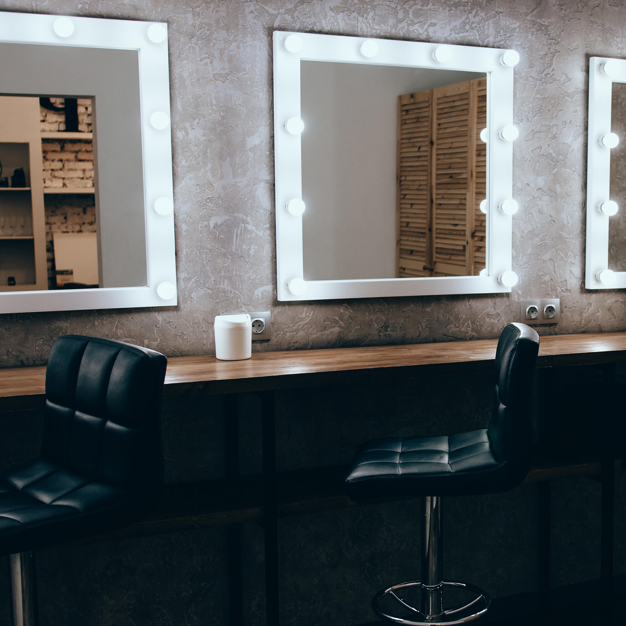 Aplique de 10 luces en guirnalda para espejo 8,5W CCT dimable IP44 con usb - 2