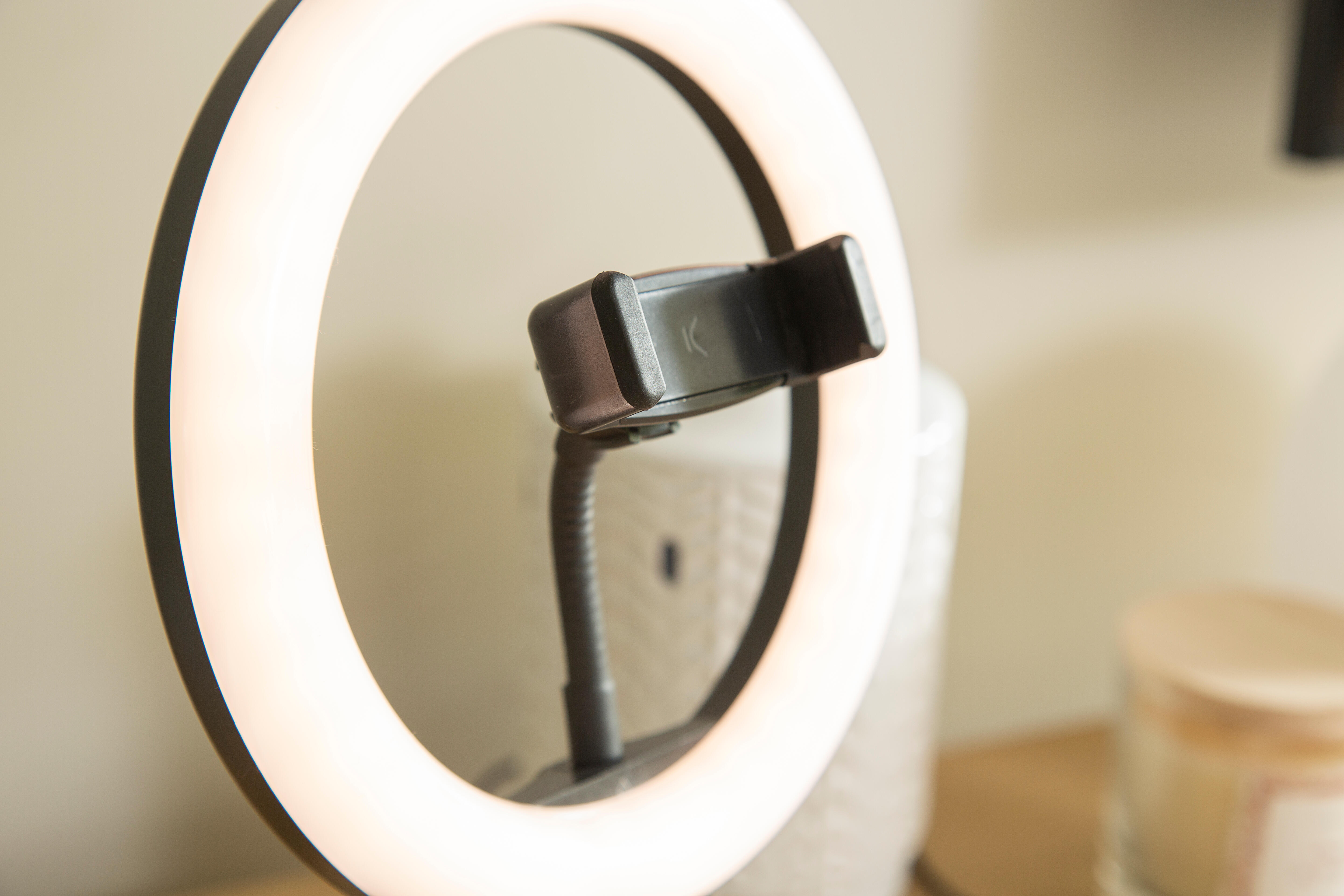 Lámpara de mesa LED con control de la intensidad de la luz Selfie KSIX con estructura negra pantalla blanca CCT 3000K-6500K alimentación a red - 8