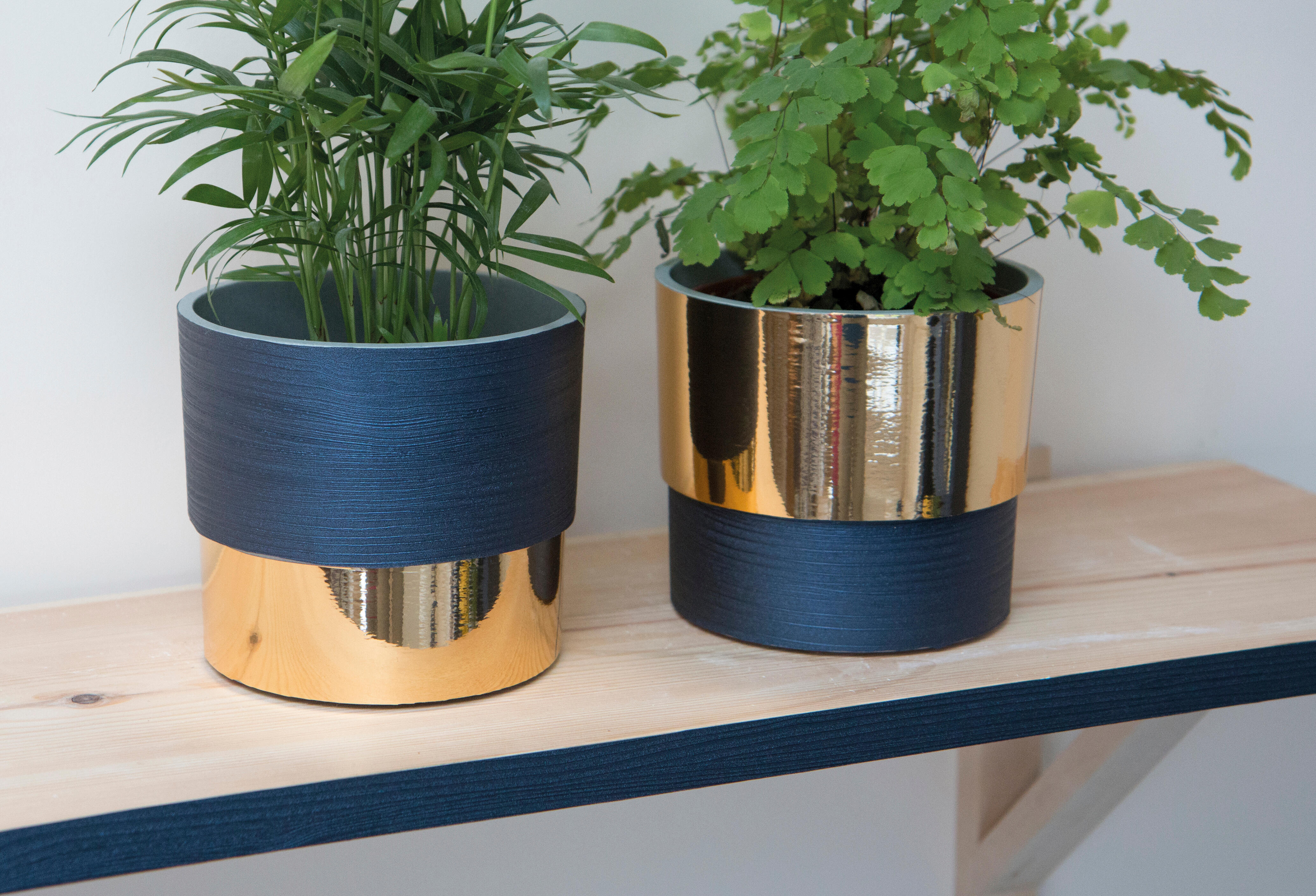 Adhesivo decorativo en rollo PVC Oro color Dorado mate. De 0.45 x 1.50 m. Recomendado: para decorar un mueble y un objeto. D-C-FIX - 3