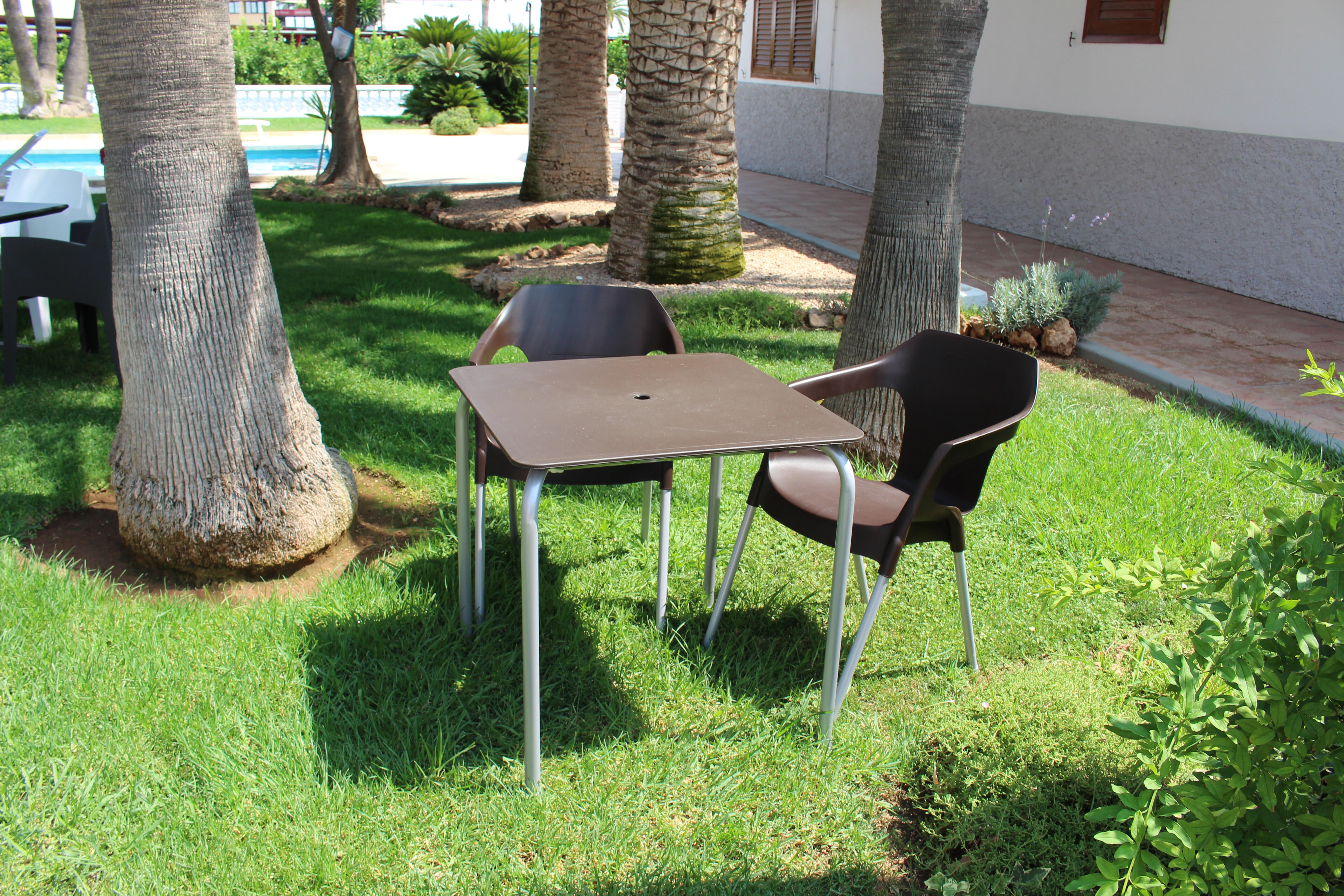 Conjunto de muebles de terraza denia-mónaco de resina para 2 comensales