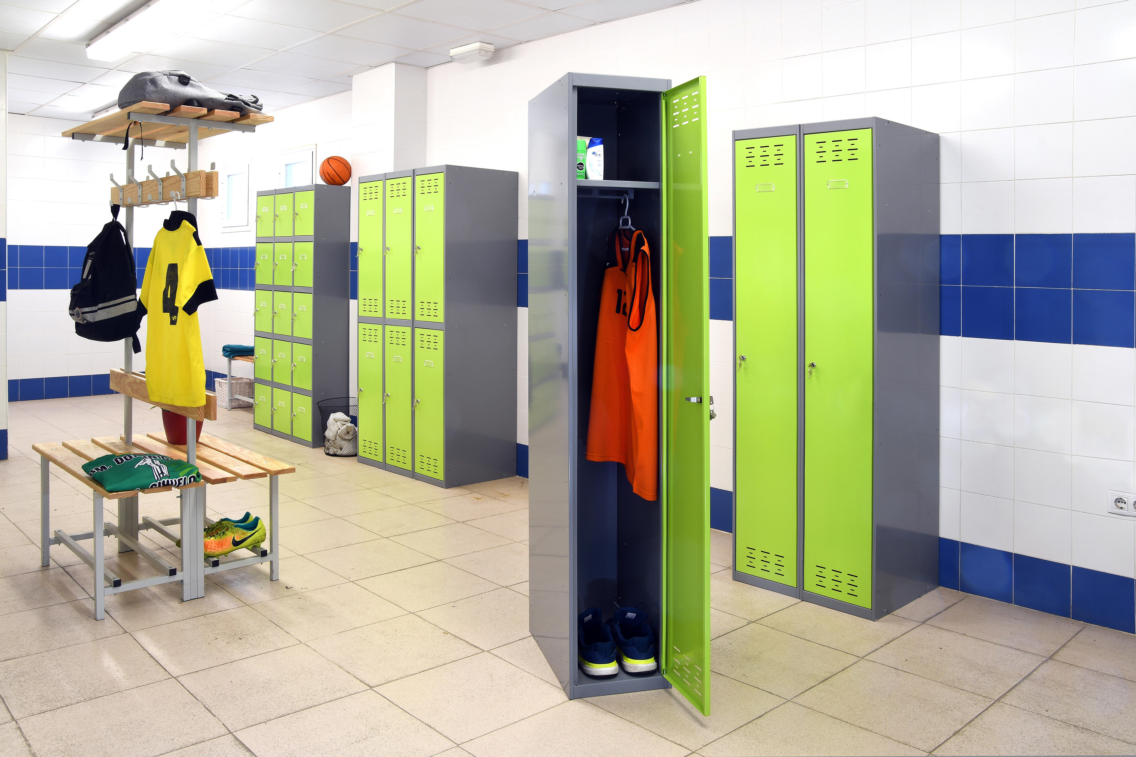 Taquilla single de acero 60x180x50 cm montada color gris/verde 2 puertas