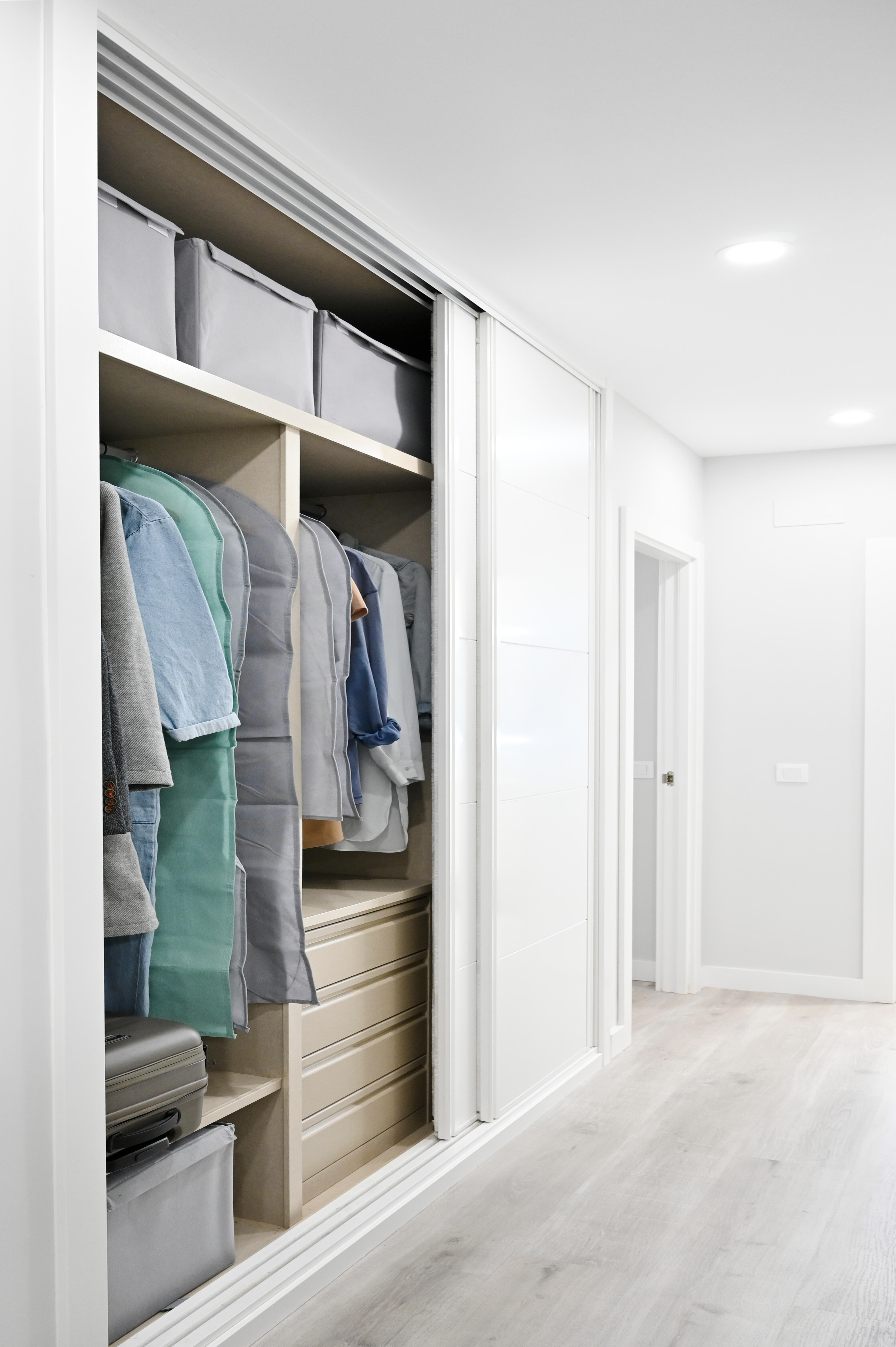 Porta trajess para colgar con cremallera 60x135 cm (anchoxalto) - 17