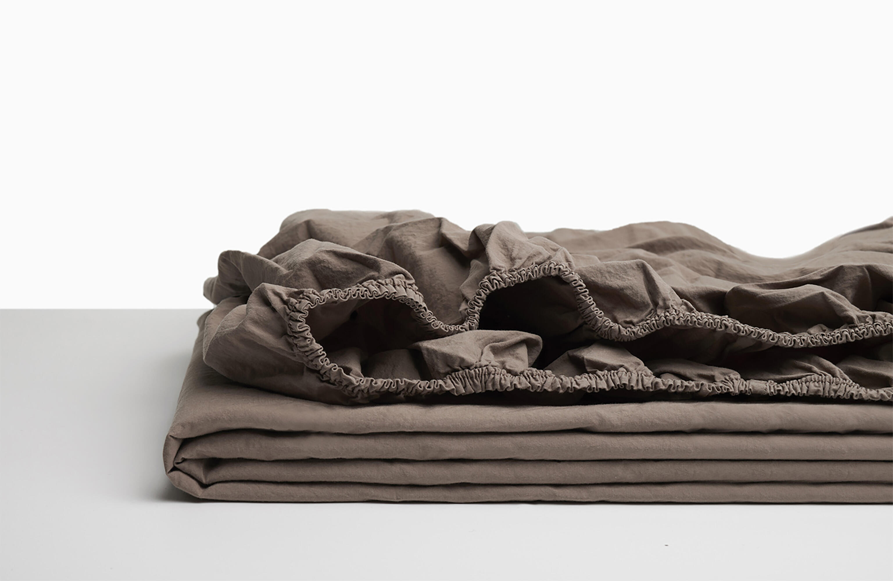 Sábana bajera wash grament percal 200 hilos marrón topo para cama de 200 cm