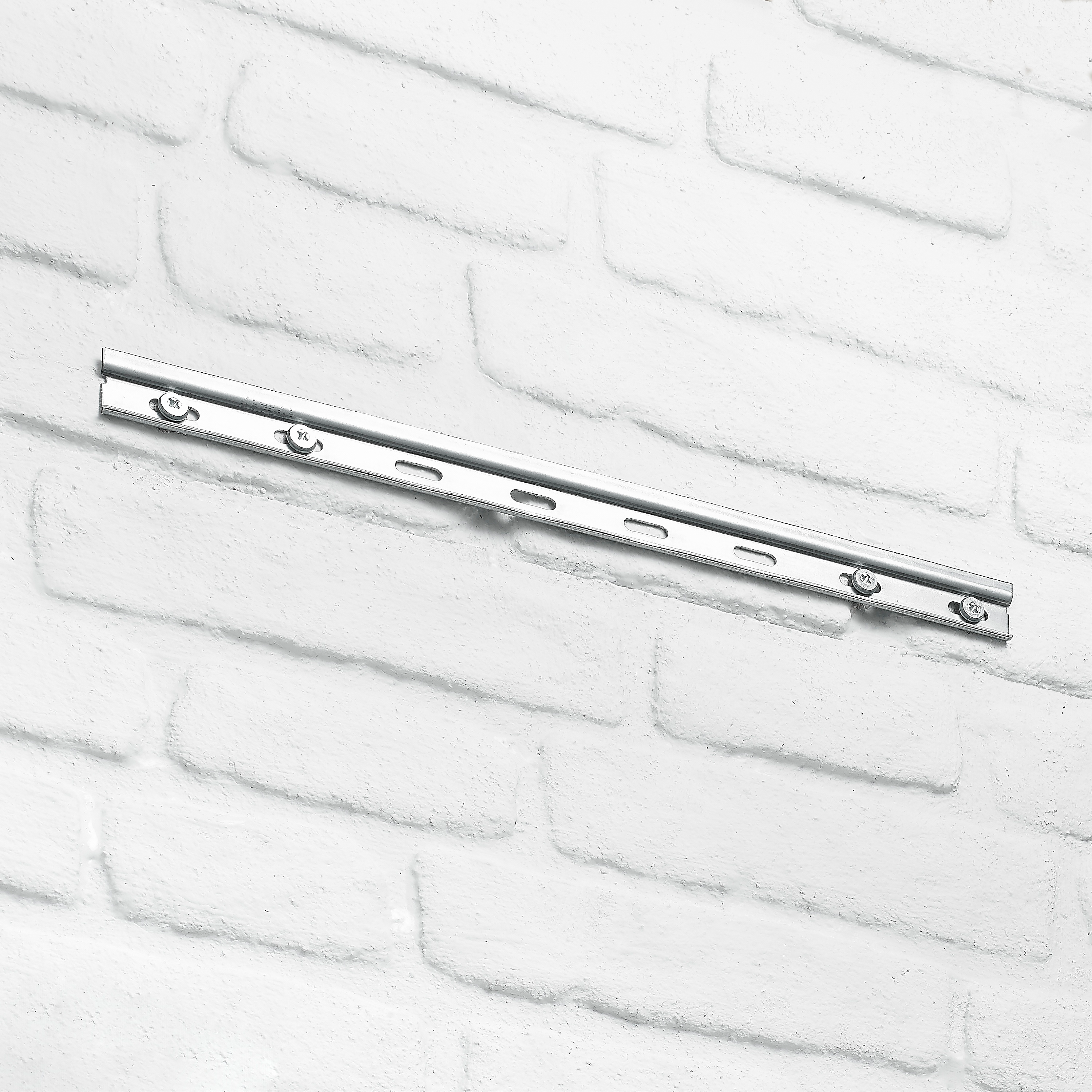 Guía de fijación recortable de acero de 200x6x2.8cm