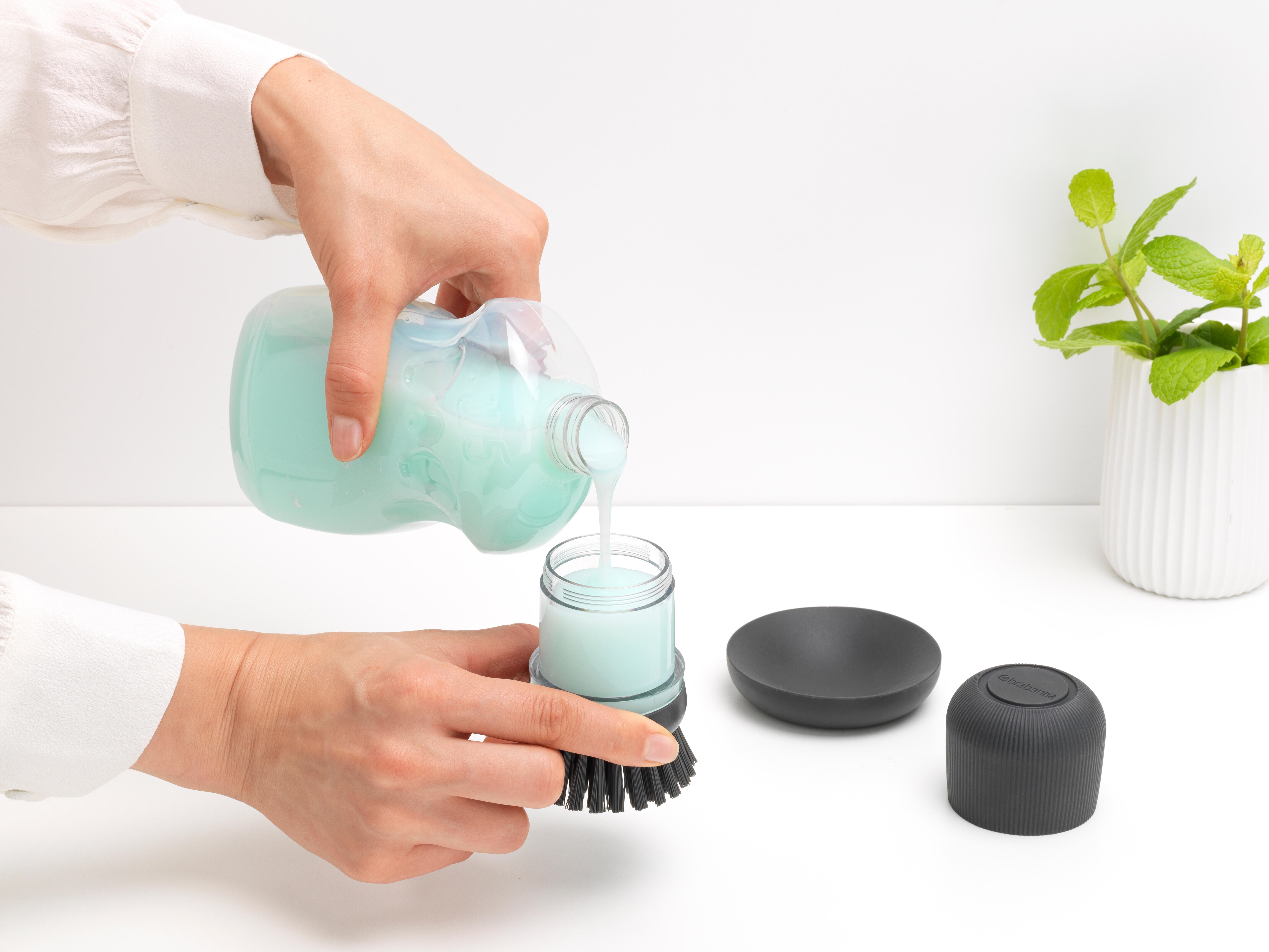 Brosse avec distributeur liquide vaiselle intégré brabantia gris foncé - 3