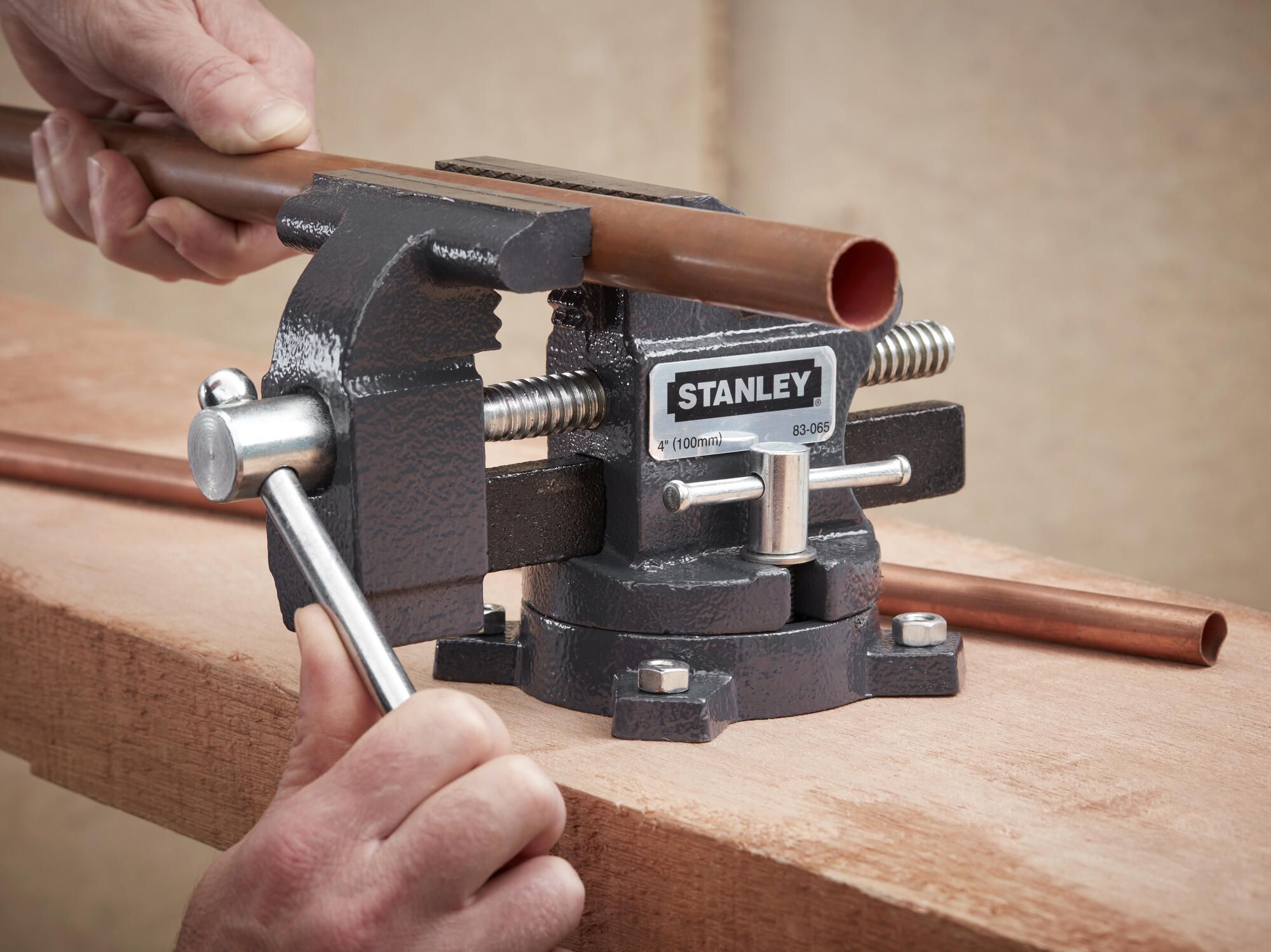 Torno de bancada  100 mm cinza escuro Stanley Maxteel Light-Duty - 3