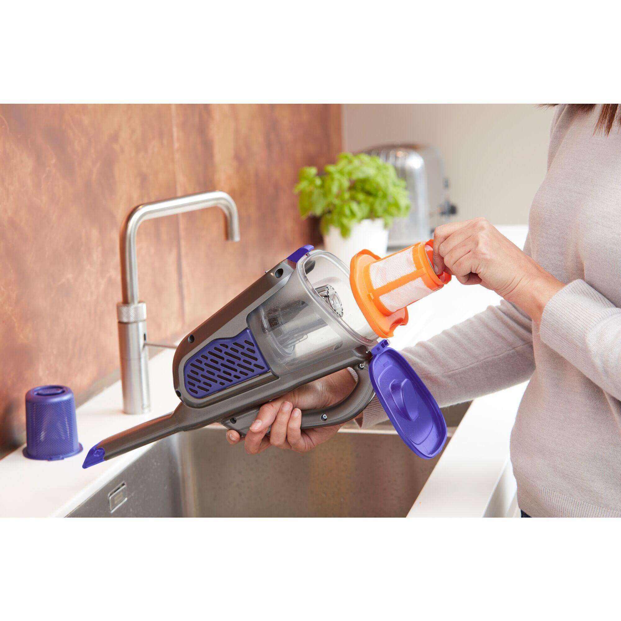 Aspirador portátil BLACK + DECKER BHHV520BFP-QW 18V 0.7L - 9