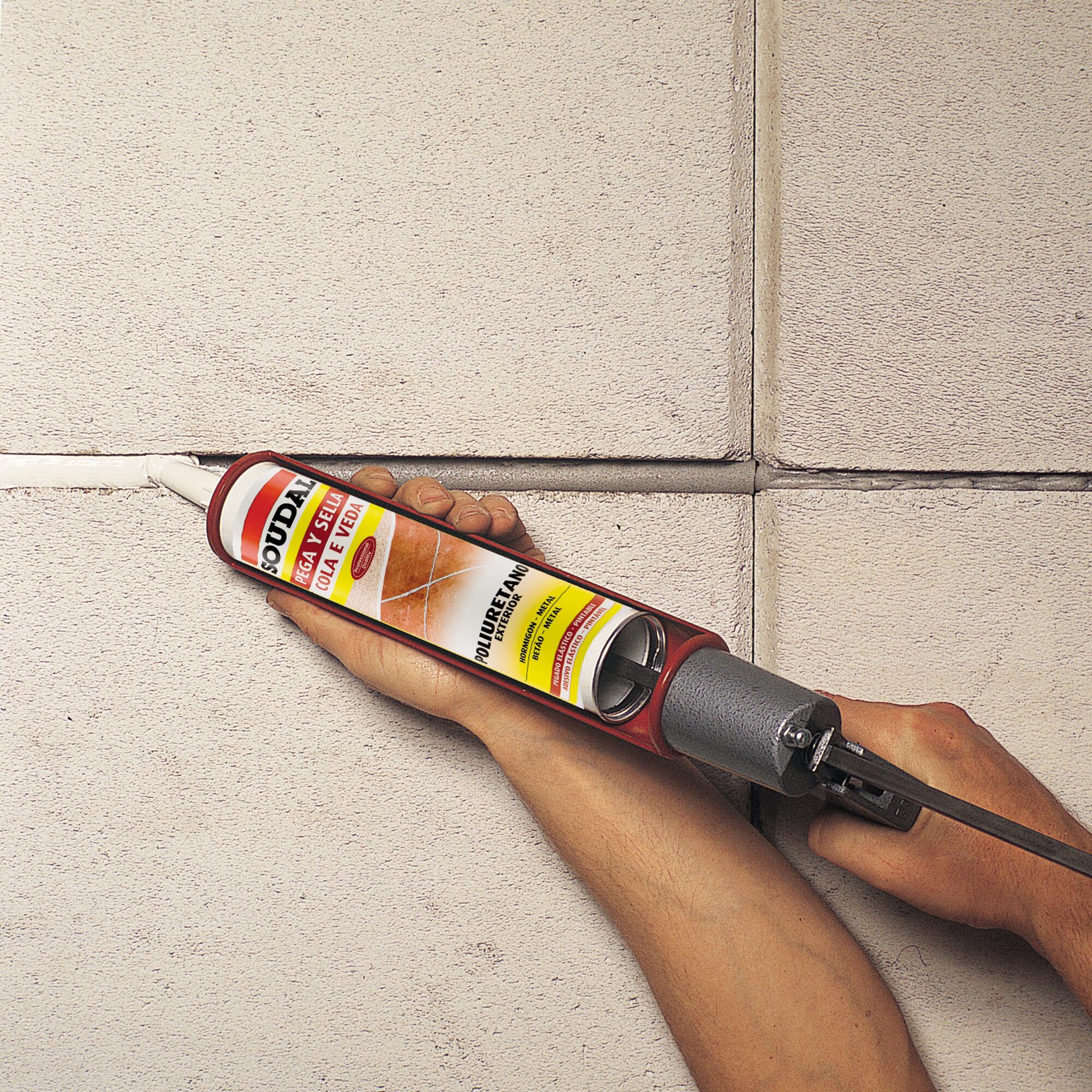 Cola e veda poliuretano betão e metal 290 ml preto Soudal - 4