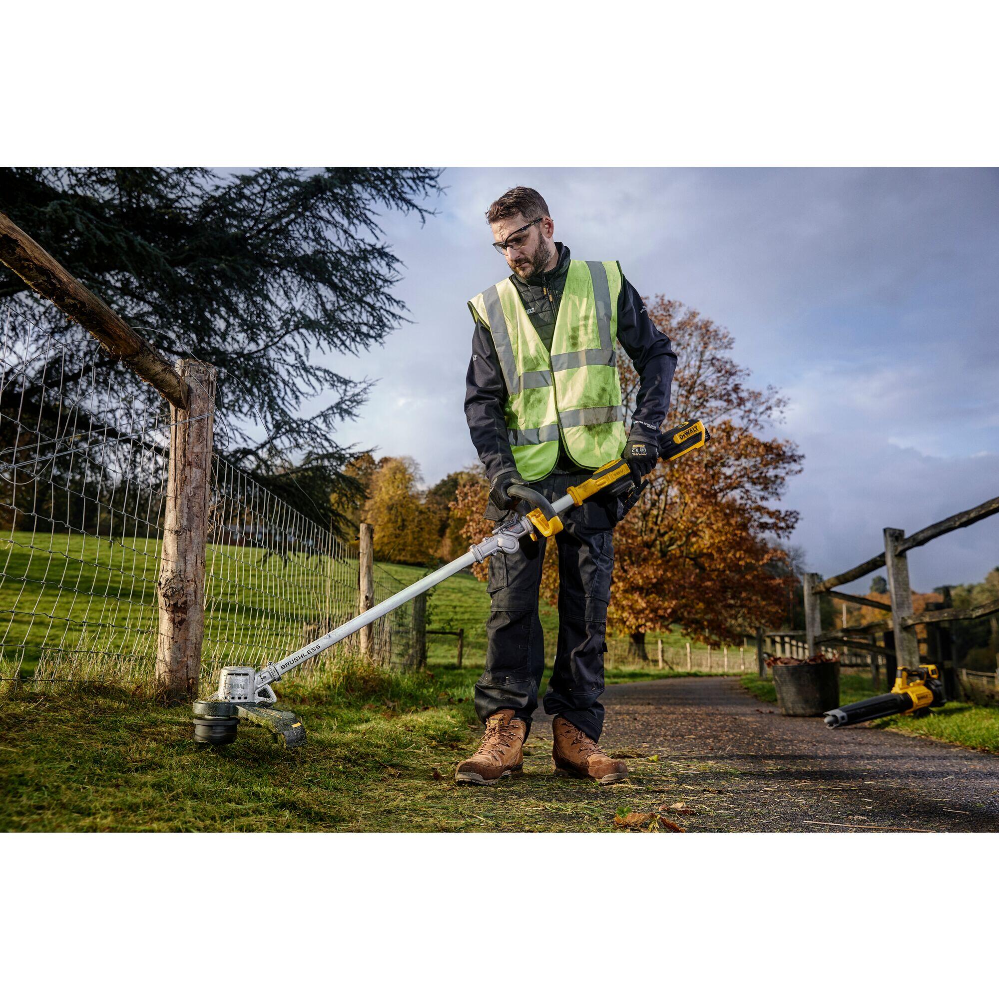 COUPE BORDURE A BATTERIE DEWALT DCMST561P1-QW - 2