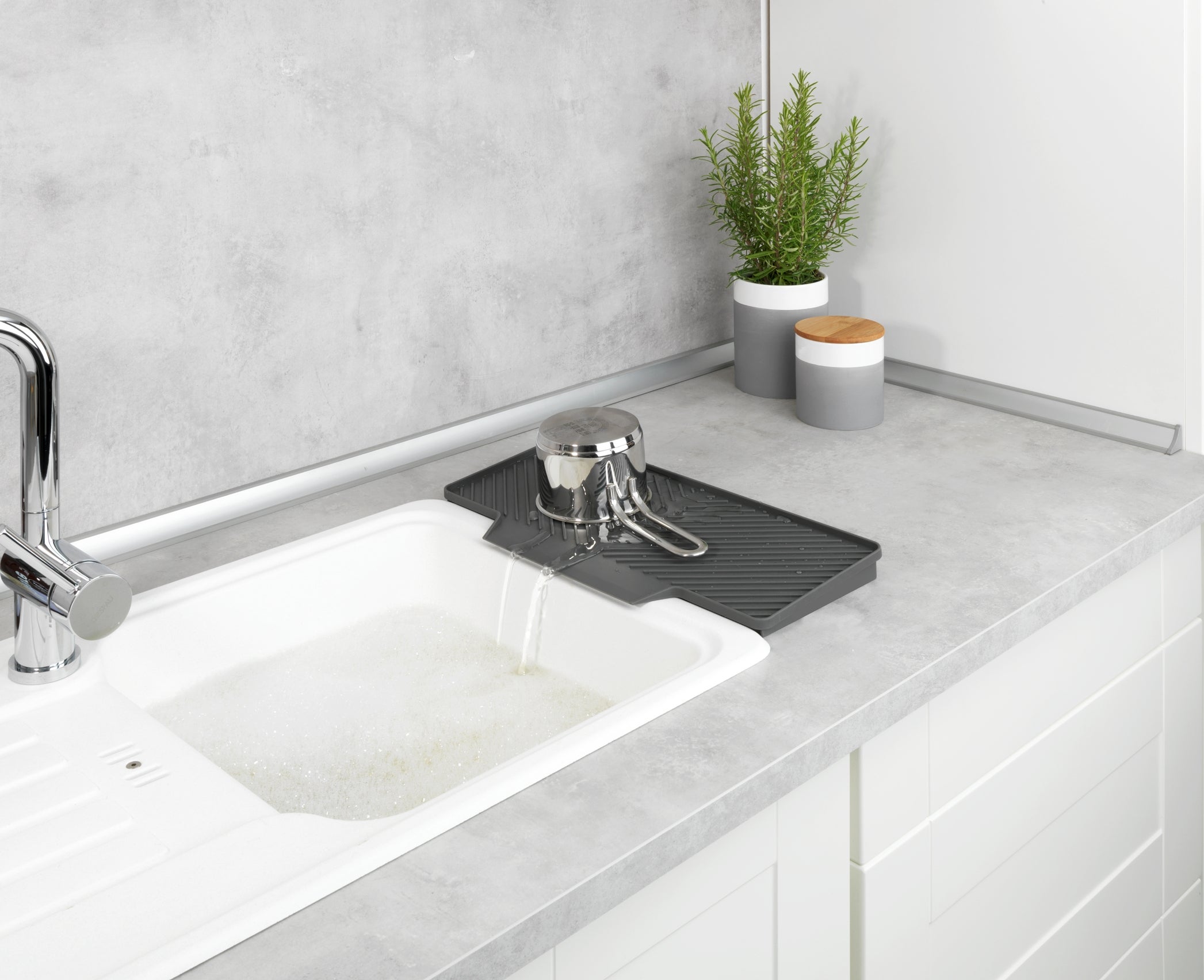 Tapete escorredor com ranhuras para drenar água Wenko Nelia 40x20 cinza - 3