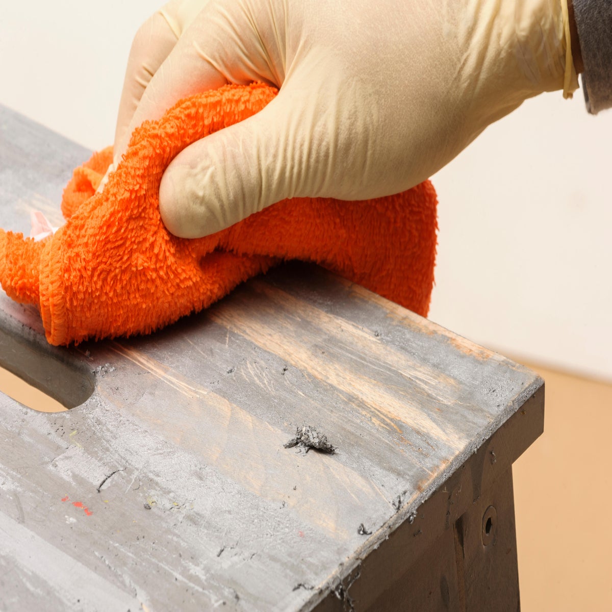 Cómo pintar superficies de madera