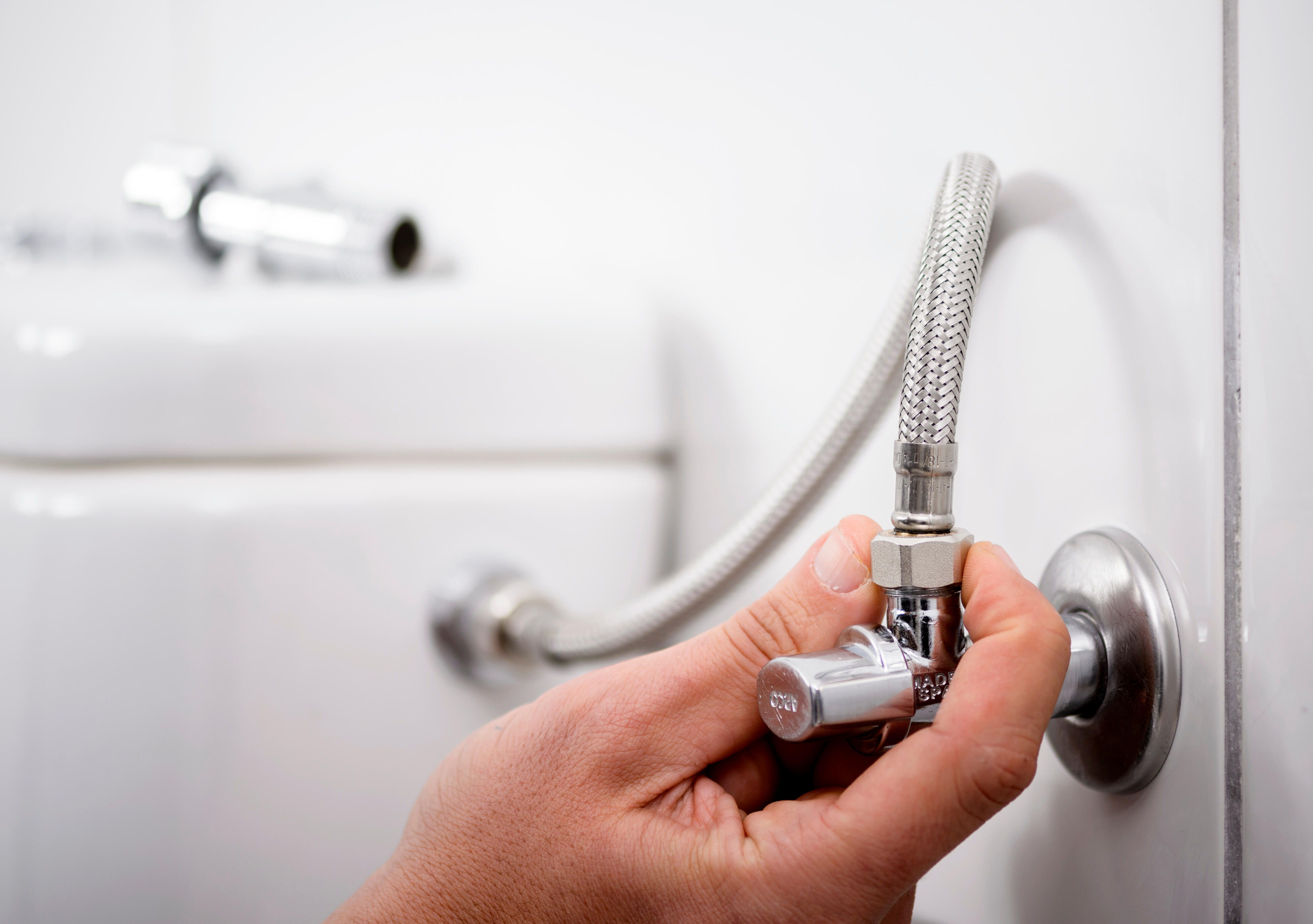 Como cambiar la llave de paso de agua en un baño o cocina (valvula a  presion) 