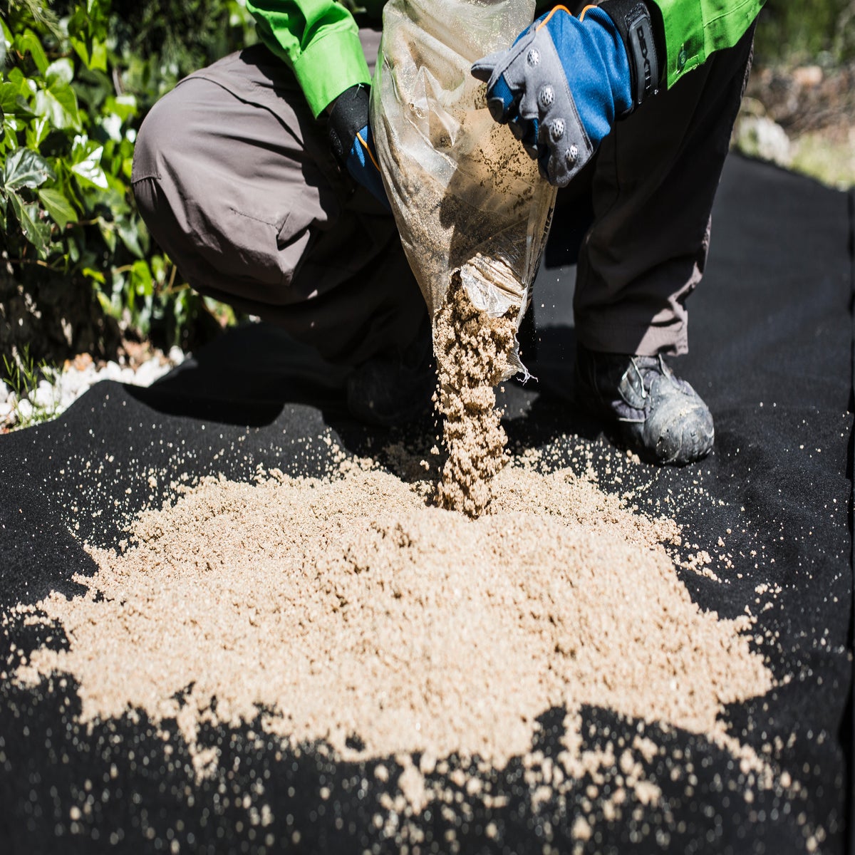 como-colocar-cesped-artificial-sobre-terreno-07.jpg