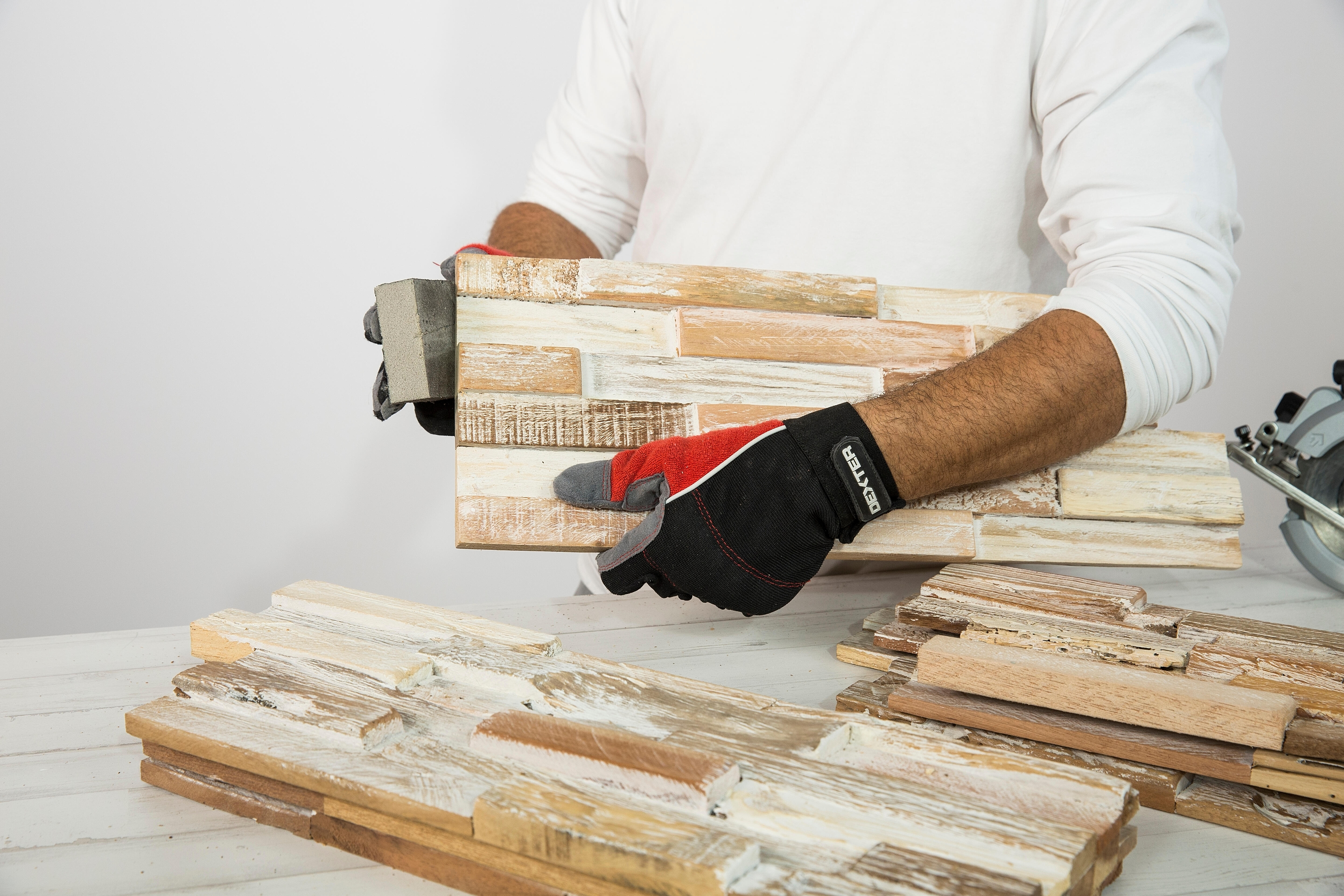 Haz tu cabecero con revestimiento de madera Leroy Merlin