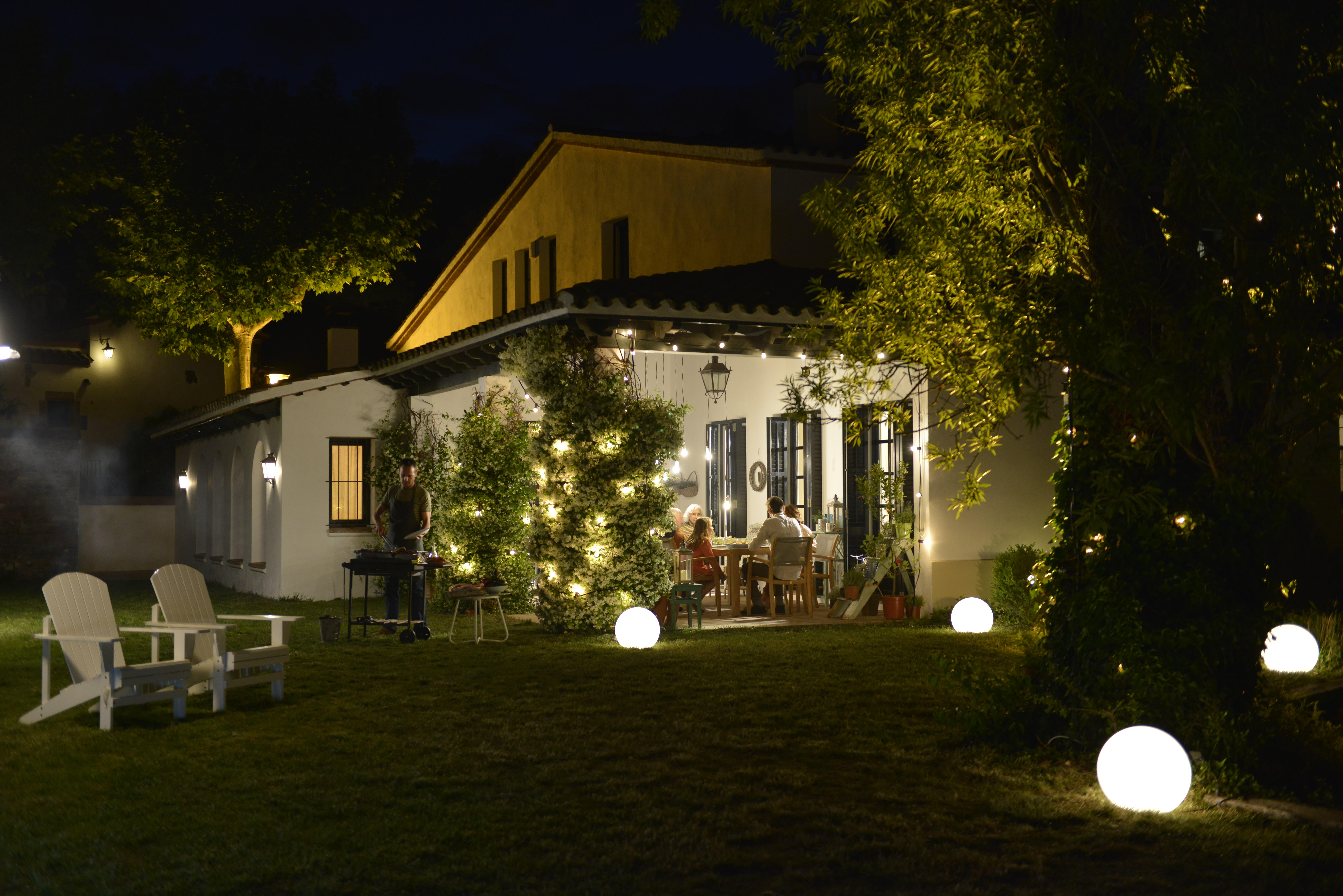 Ten en cuenta modelos de luces para disfrutar del jardín y la terraza | Leroy Merlin