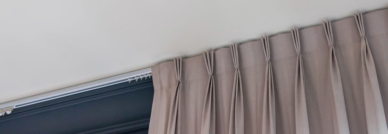 tipos de rieles de cortinas: características y funcionalidades
