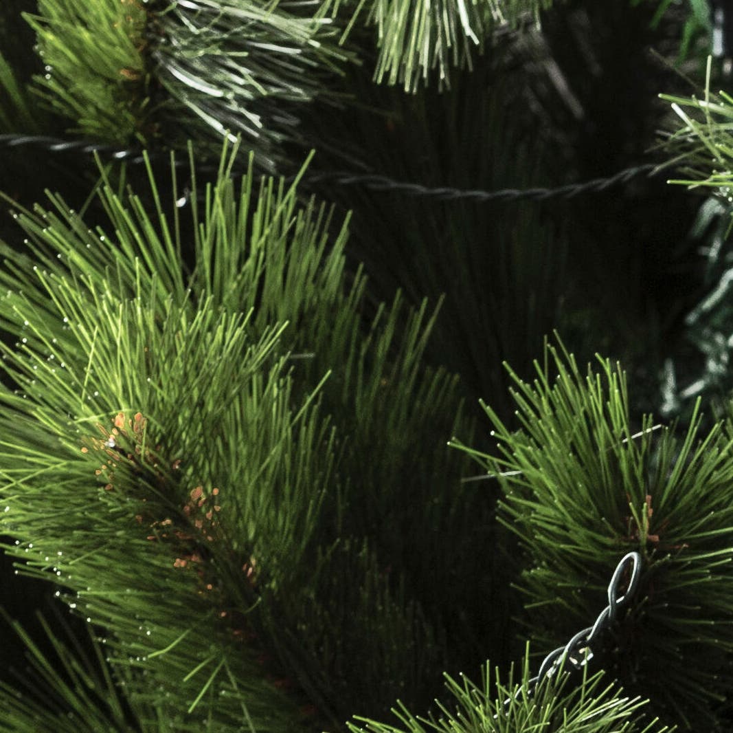 Cómo montar y decorar un árbol de Navidad Leroy Merlin