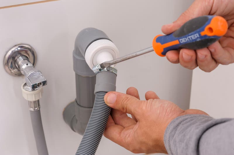 Cómo instalar desagües en lavadora y lavavajillas