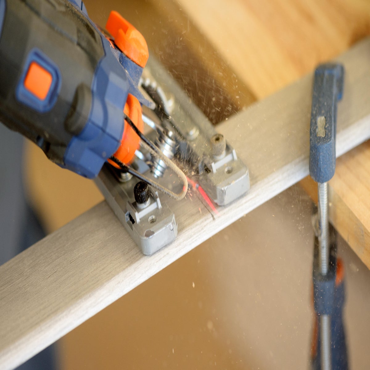 Cómo colocar un rodapié de madera
