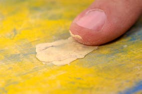 Cómo pintar superficies de madera