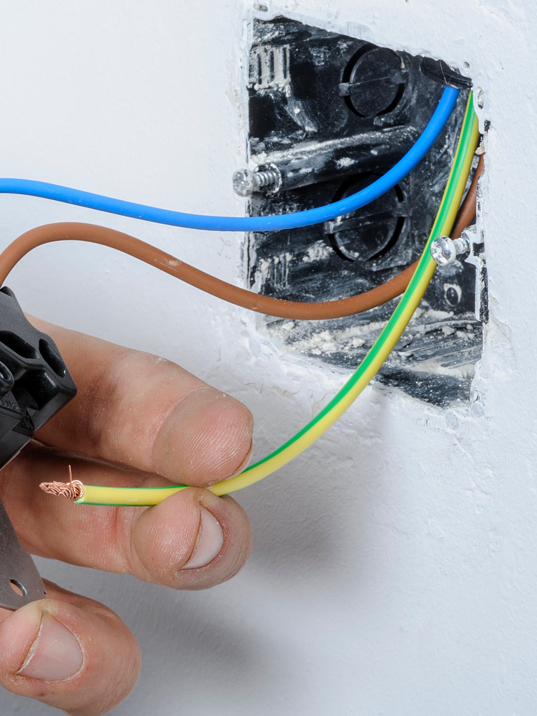 Cómo sustituir un regulador de luz por un interruptor normal?