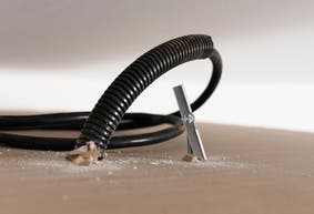 Cómo instalar un ventilador en falso techo