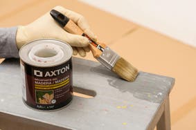 Cómo pintar superficies de madera