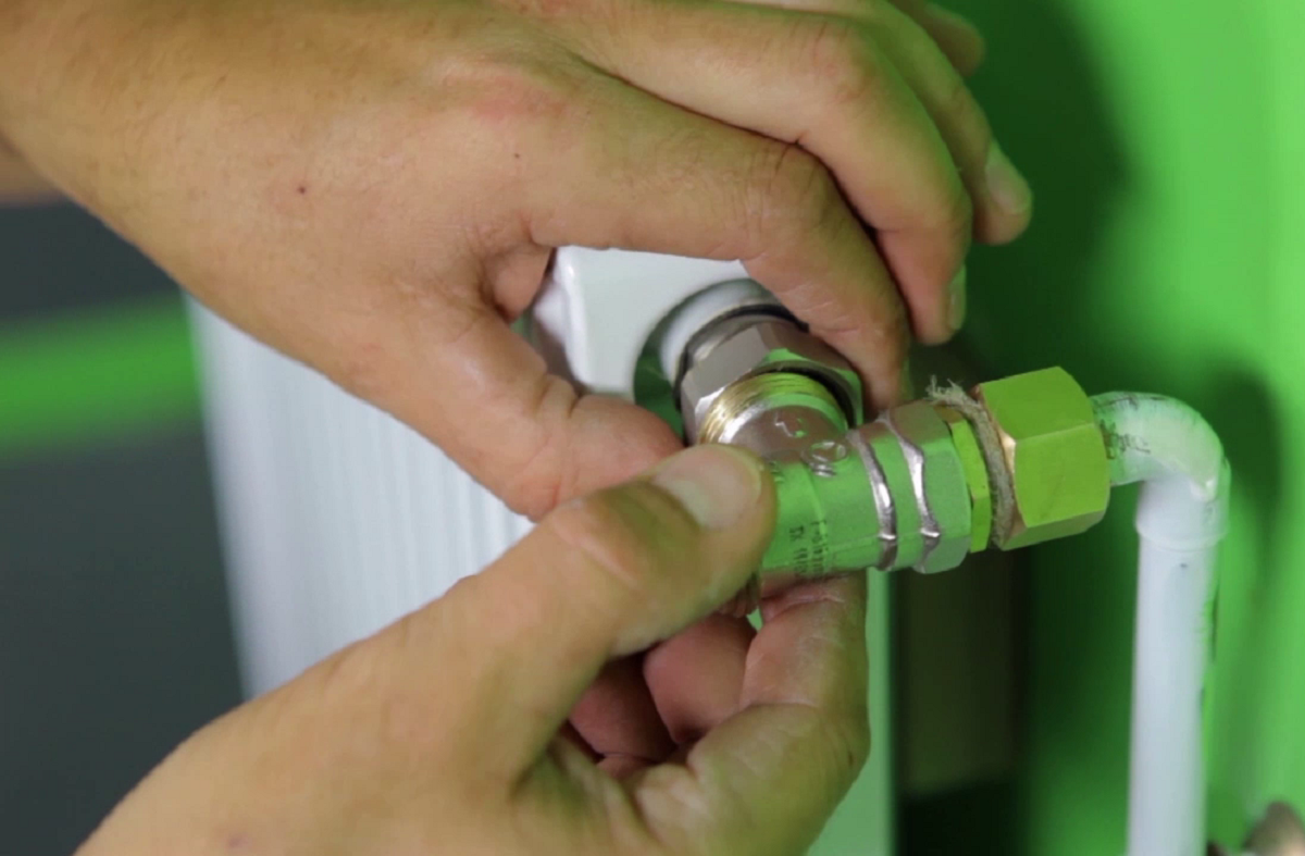 Cómo instalar una válvula termostática de radiador