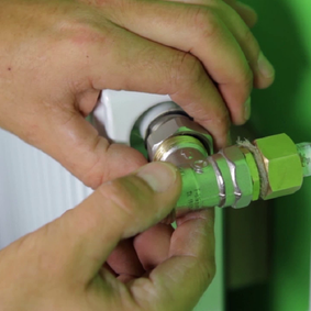 Cómo instalar una válvula termostática de radiador