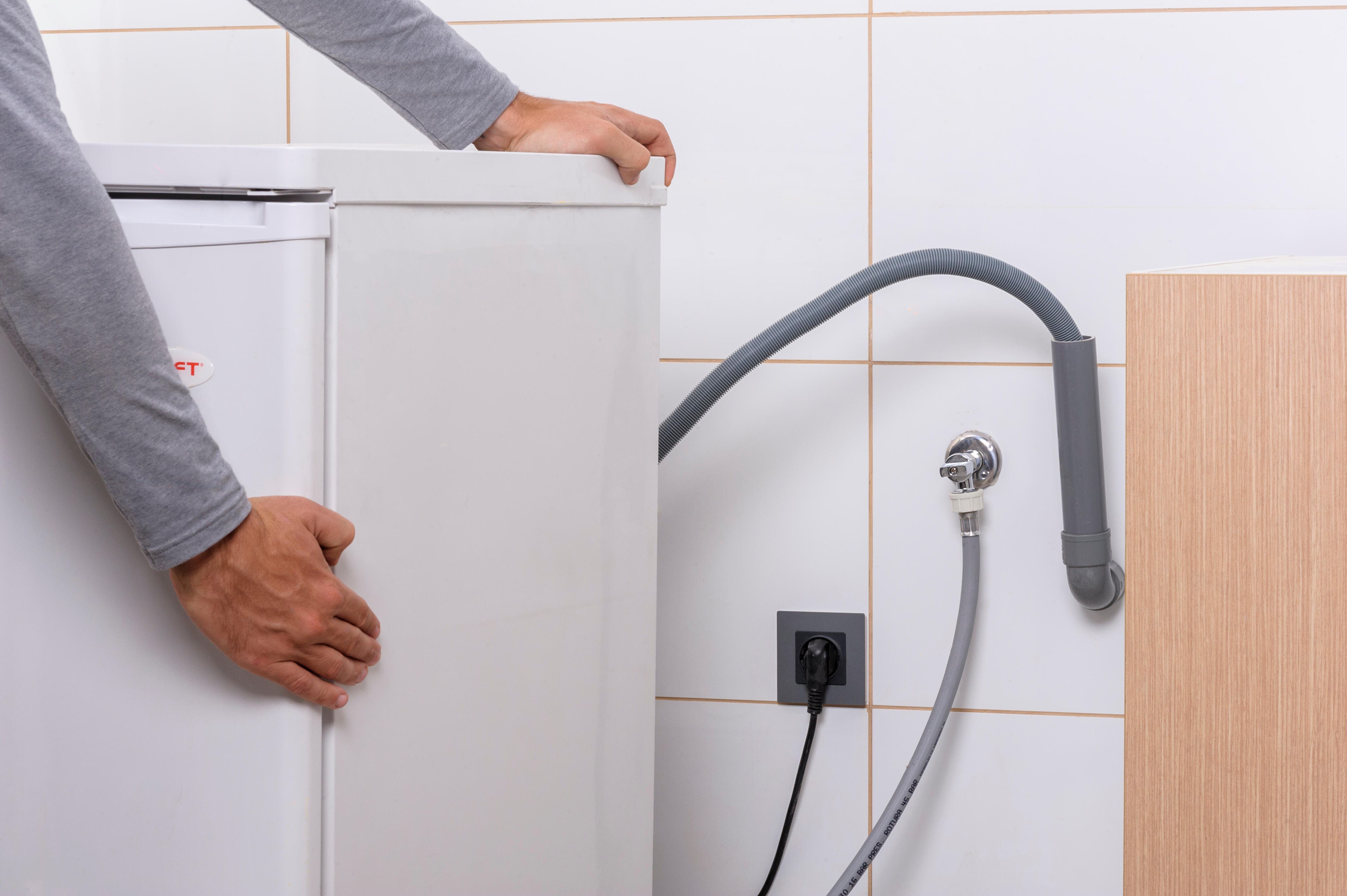 Itaca pago No complicado Cómo instalar desagües en lavadora y lavavajillas | Leroy Merlin
