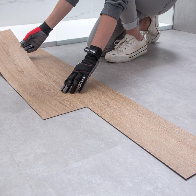 Cambiamos el suelo de casa DIY: Suelo vinílico autoadhesivo y pintura de  rodapiés