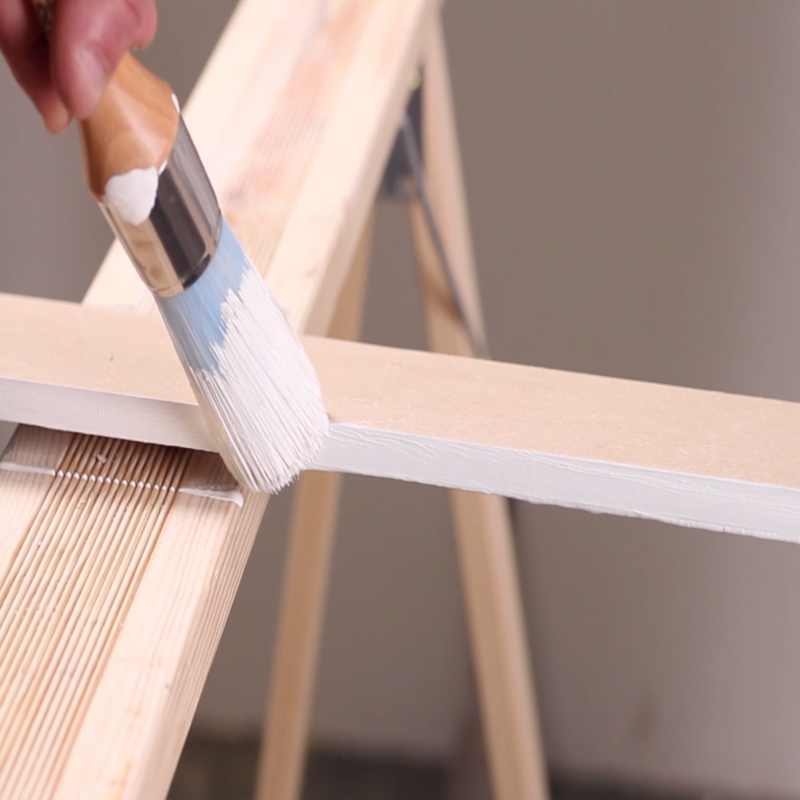 Cómo pintar molduras de madera | Leroy Merlin