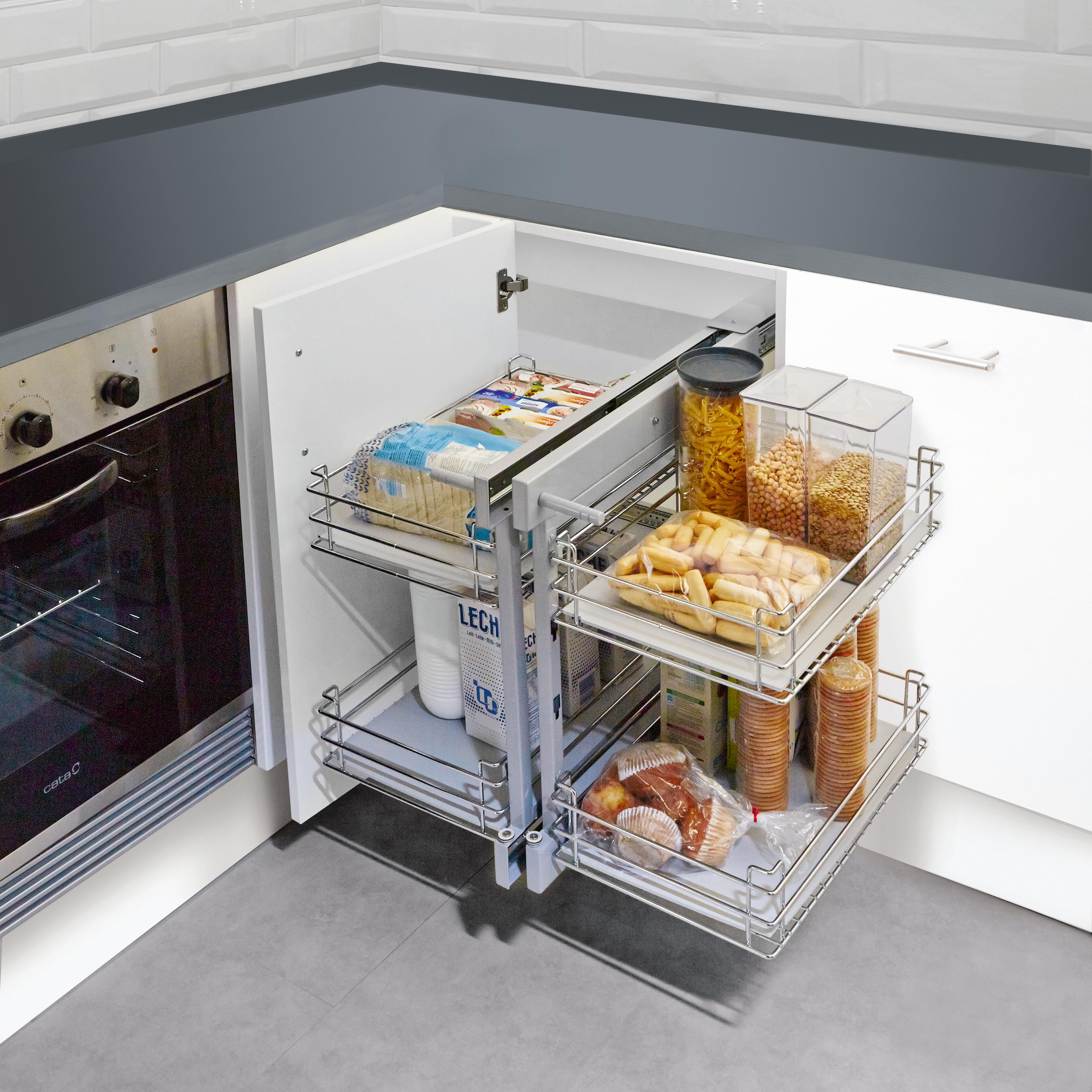 Cinco estanterías de cocina para ganar espacio y proteger nuestro microondas