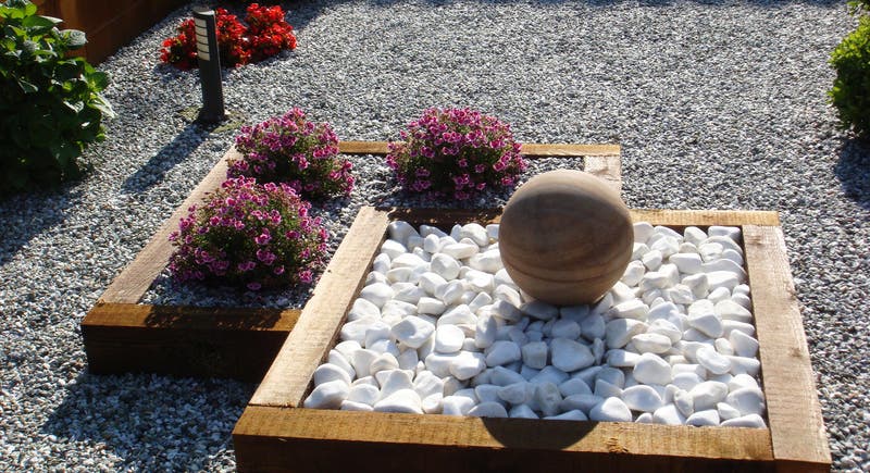 Figuras Piedra Jardin Exterior: Jardín  Arte de jardín de metal, Piedras  decorativas para jardin, Piedras decorativas