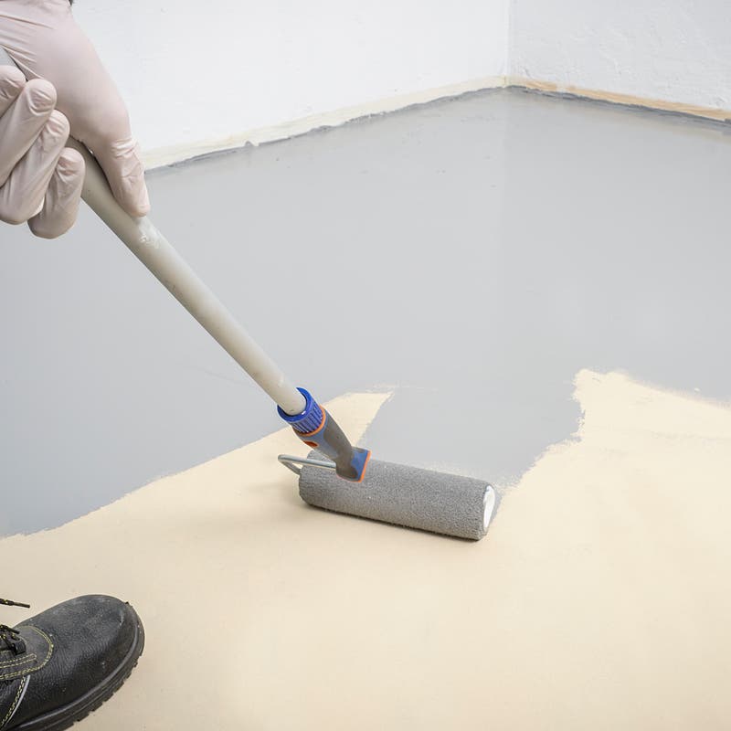 Cómo pintar el suelo de un garaje y otras superficies