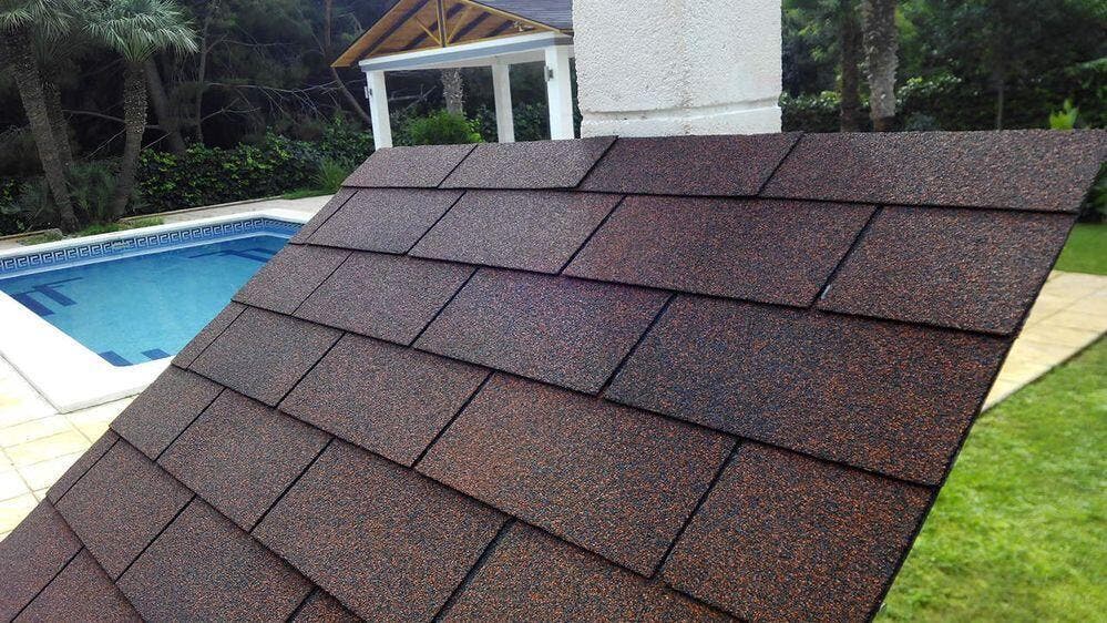 Cubrir tejado con tela asfáltica