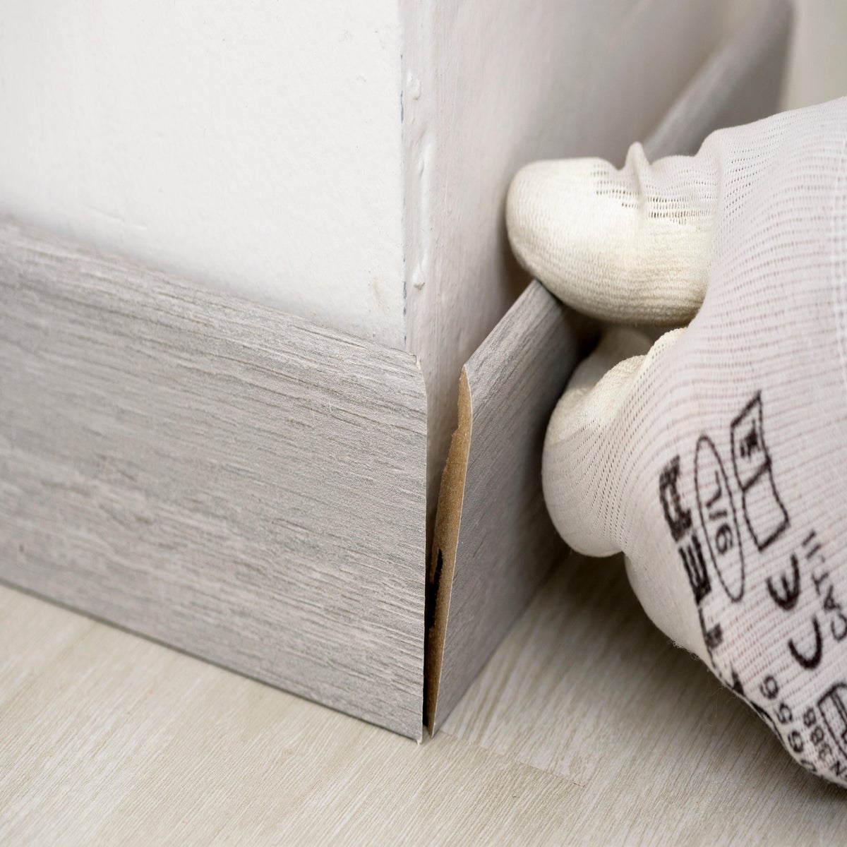 Cómo colocar un rodapié de madera