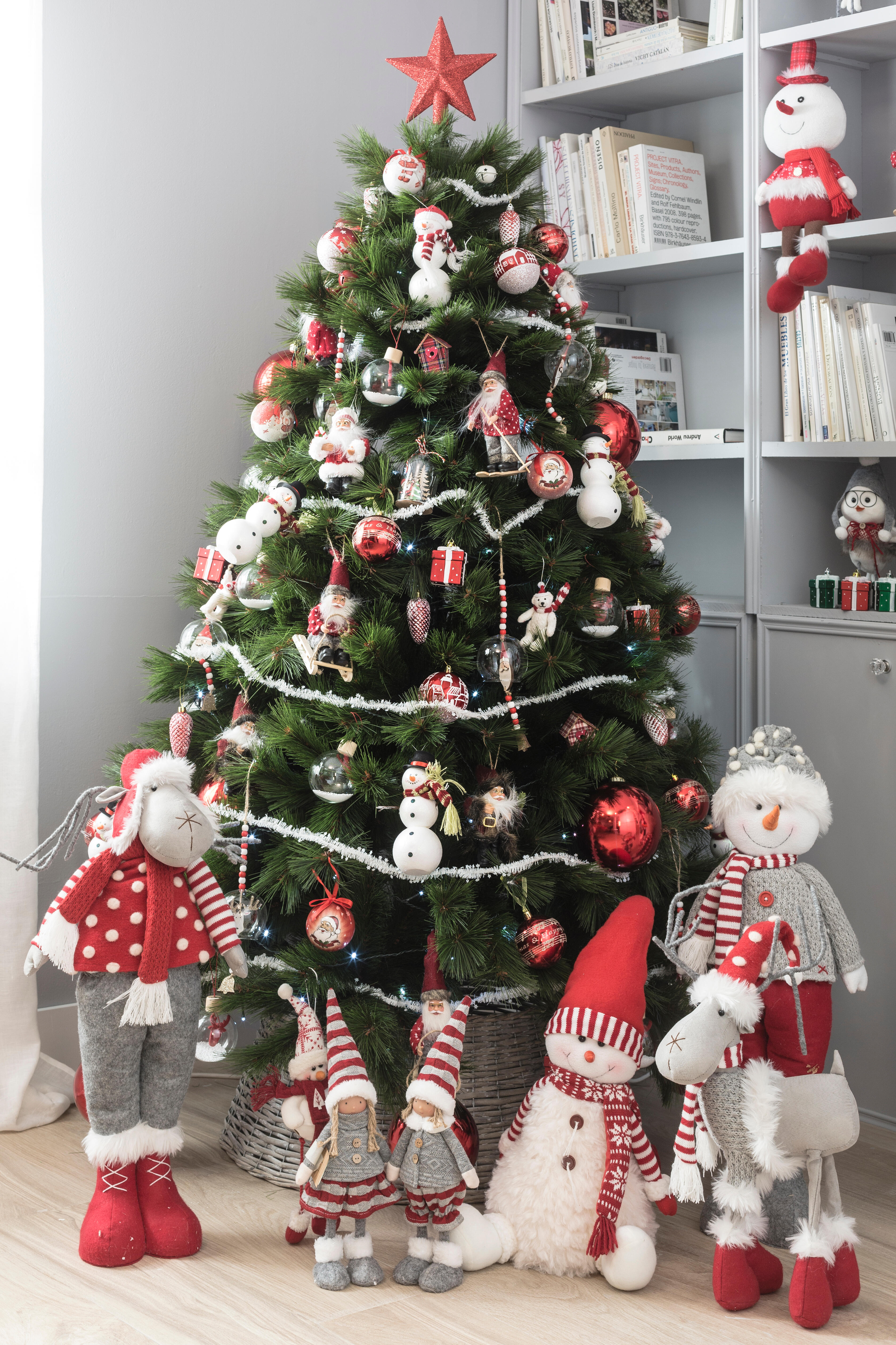 Cómo montar y decorar un árbol de Navidad | Leroy Merlin