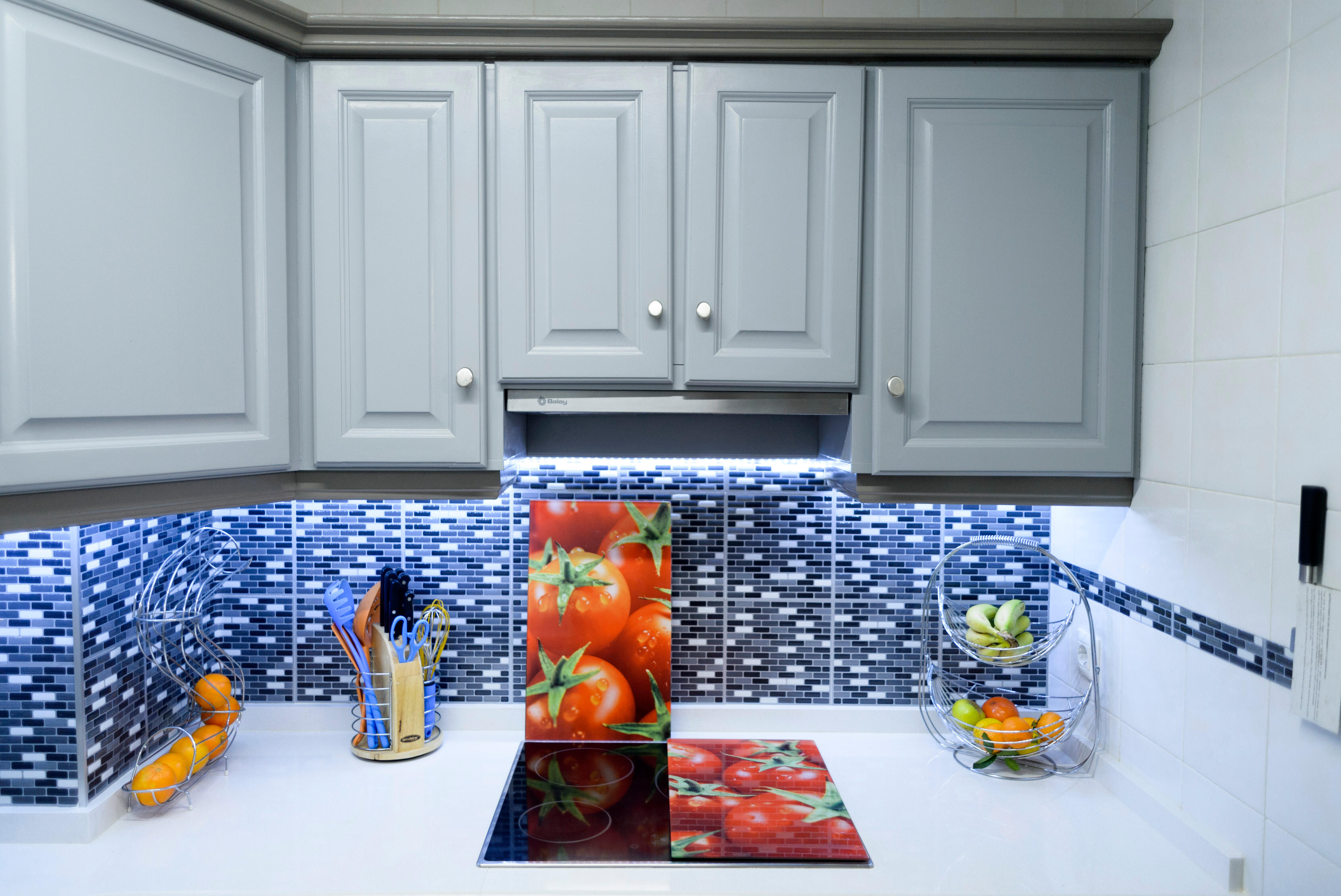 Cómo pintar muebles de cocina: el paso a paso en vídeos y consejos