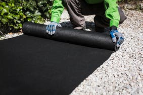 como-colocar-cesped-artificial-sobre-terreno-05.jpg