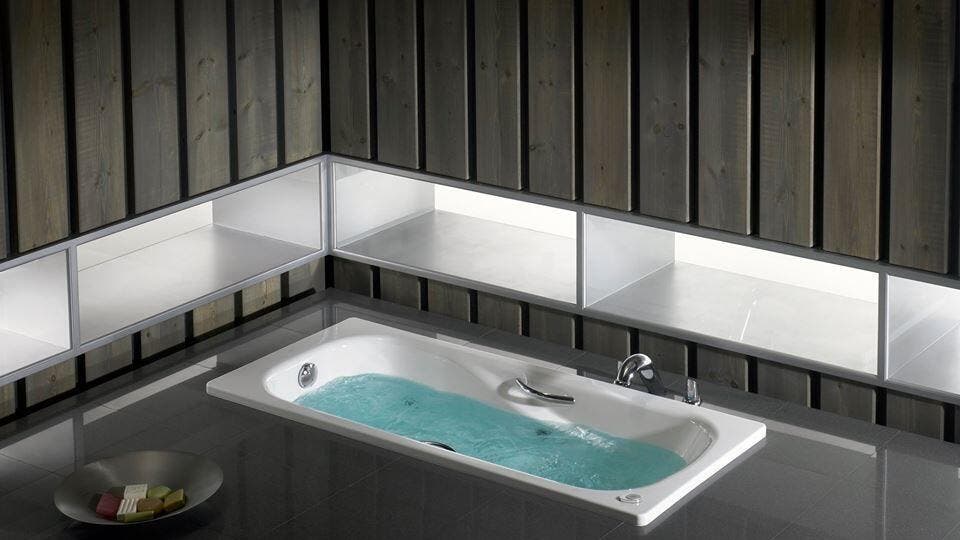 ¿Cómo sellar una bañera?